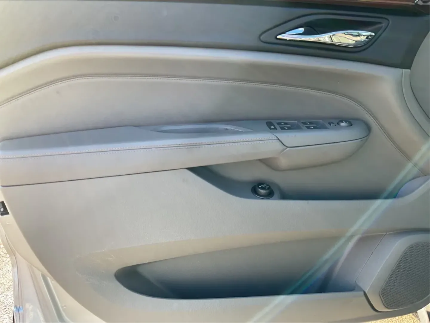 2010 Cadillac SRX Premium Collection AWD (3GYFNFEY7AS) with an 3.0L V6 DOHC 24V engine, 6-Speed Automatic transmission, located at 401 Woodman Dr, Riverside, OH, 45431, (937) 908-9800, 39.760899, -84.123421 - **Elevate Your Driving Experience with the 2010 Cadillac SRX Premium Collection AWD at Advantage Car and Credit - Riverside!**<br /> <br /> Are you searching for a vehicle that seamlessly combines style, comfort, and reliability for your daily adventures? Look no further than this stunning 2010 Cadi - Photo#19