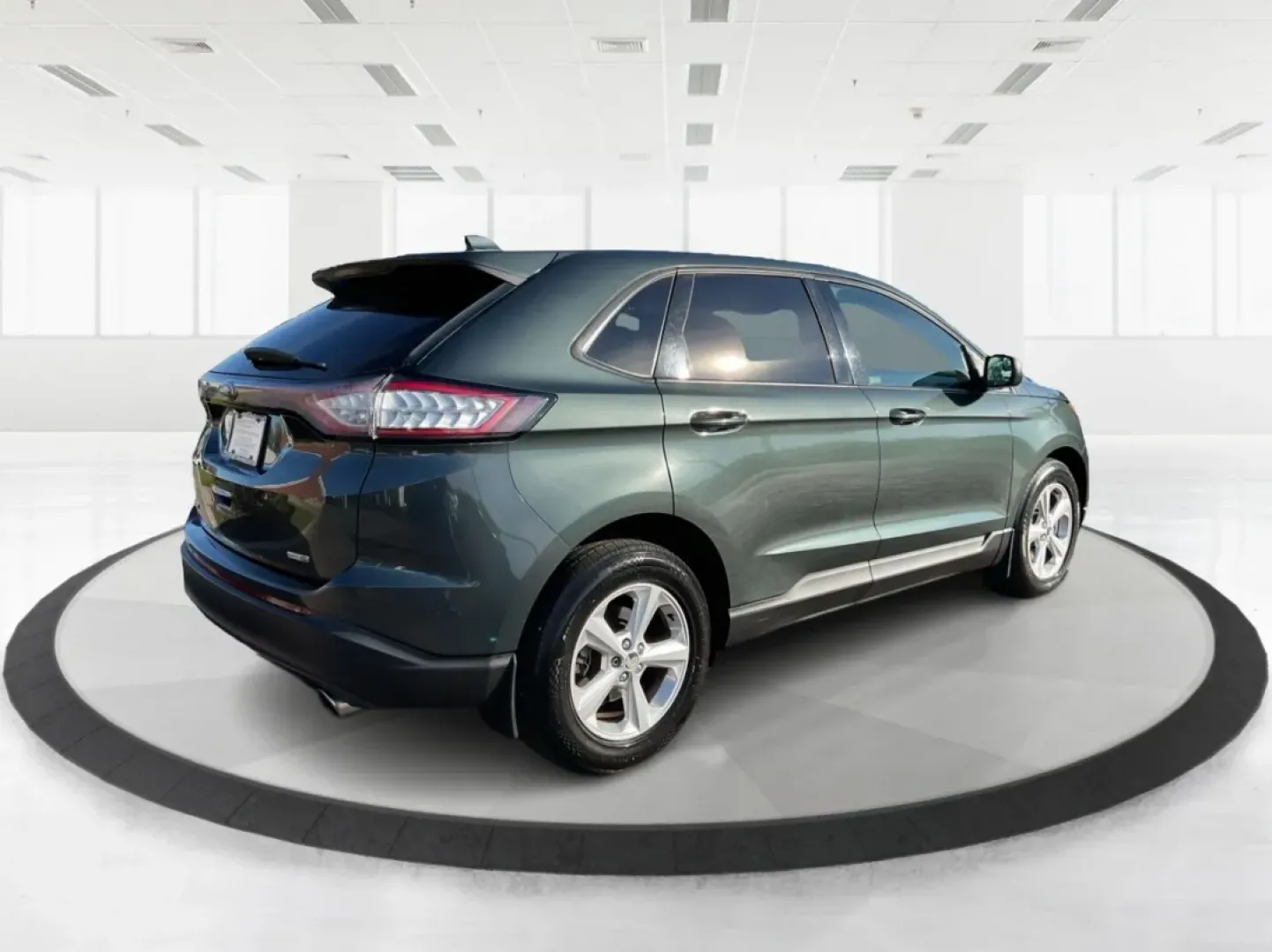 2015 Ford Edge SE (2FMTK4G93FB) with an Other engine, located at 1230 East Main St, Xenia, OH, 45385, (937) 908-9800, 39.688026, -83.910172 - **Discover Adventure with the 2015 Ford Edge SE at Advantage Car and Credit - Xenia, OH!**<br /> <br /> Are you ready to elevate your lifestyle? Whether you're commuting to work, shuttling the kids to school, or planning weekend adventures, the 2015 Ford Edge SE is the perfect companion for all your - Photo#2