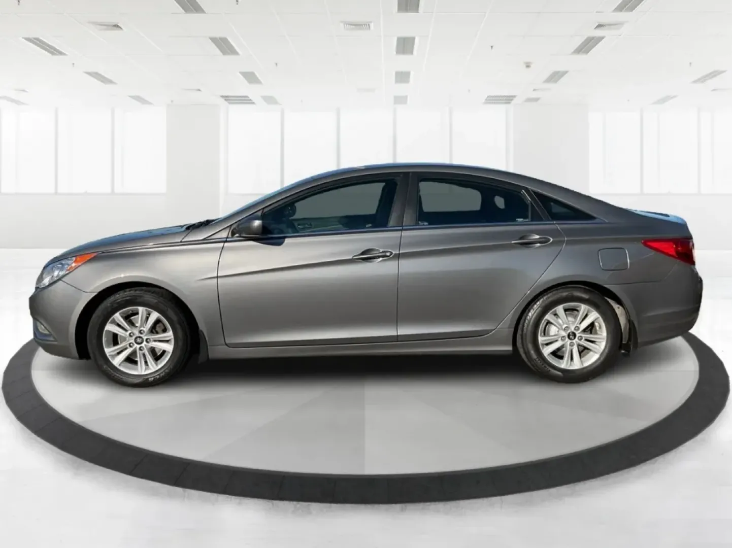 2013 Hyundai Sonata GLS (5NPEB4AC0DH) with an 2.4L I-4 gasoline direct injection engine, located at 8750 N County Rd 25A, Piqua, OH, 45356, (937) 908-9800, 40.164391, -84.232513 - **Drive Your Way to Adventure with the 2013 Hyundai Sonata GLS at Advantage Car and Credit - Piqua!**<br /> <br /> Are you seeking an affordable, stylish, and reliable sedan for your daily commute or weekend getaways? Look no further than the 2013 Hyundai Sonata GLS, available now at **Advantage Car - Photo#5