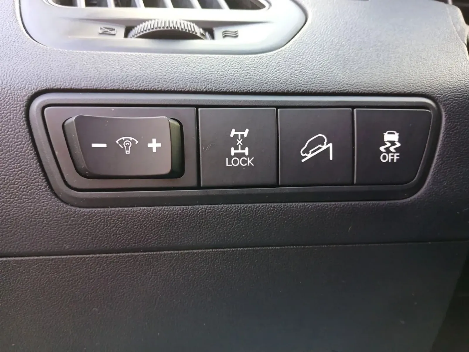 2014 Hyundai Tucson GLS AWD (KM8JUCAG3EU) with an 2.4L L4 DOHC 16V engine, 6-Speed Automatic transmission, located at 1184 Kauffman Ave, Fairborn, OH, 45324, (937) 908-9800, 39.807072, -84.030914 - **Explore the Great Outdoors with the 2014 Hyundai Tucson GLS AWD! Perfect for Weekend Adventures!**<br /> <br /> If you're ready to embrace life's adventures, the 2014 Hyundai Tucson GLS AWD is the SUV you need. Whether you're planning a weekend camping trip, daily commutes around Fairborn, or shut - Photo#17