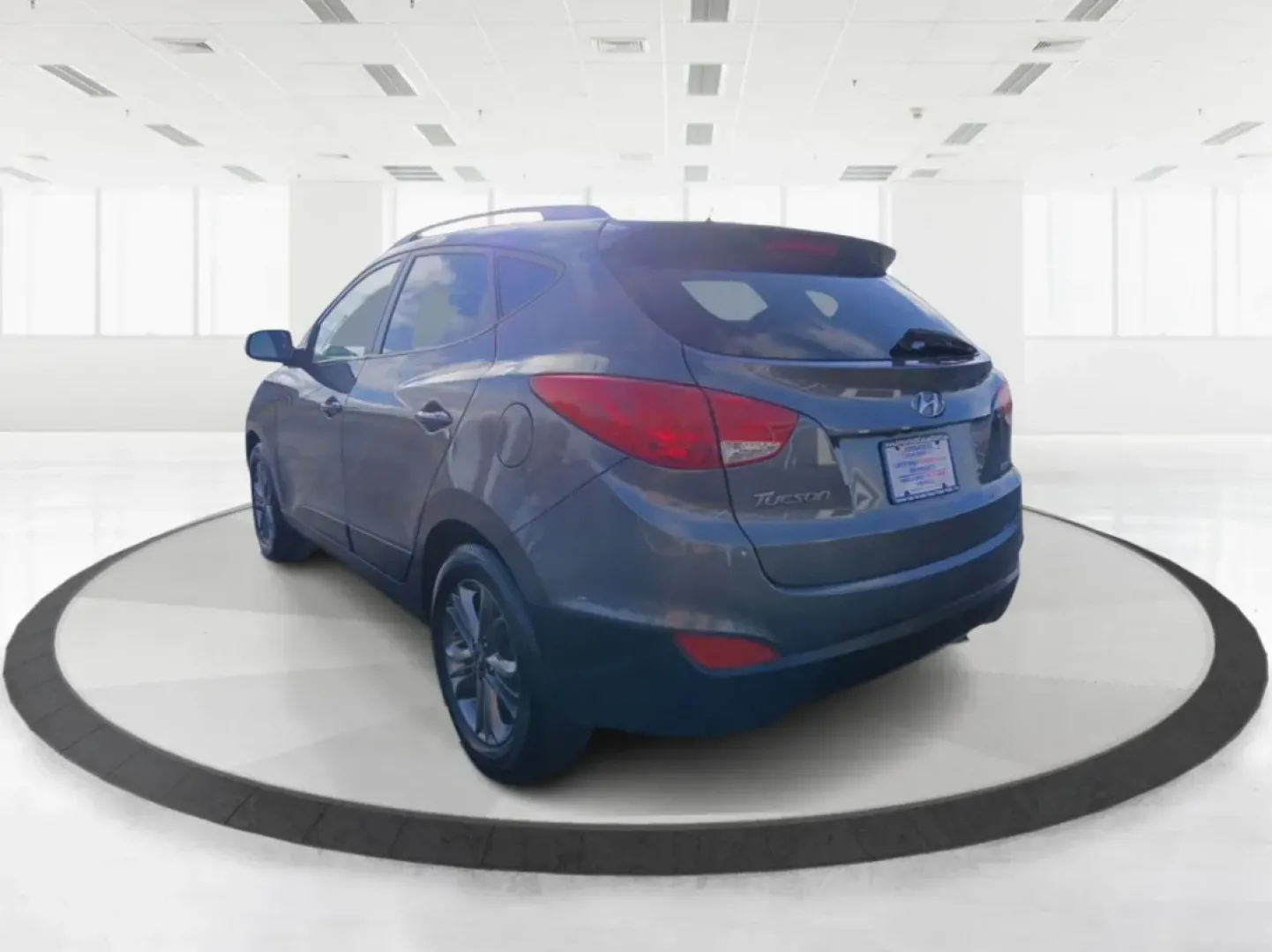 2014 Hyundai Tucson GLS AWD (KM8JUCAG3EU) with an 2.4L L4 DOHC 16V engine, 6-Speed Automatic transmission, located at 1230 East Main St, Xenia, OH, 45385, (937) 908-9800, 39.688026, -83.910172 - **Explore the Great Outdoors with the 2014 Hyundai Tucson GLS AWD! Perfect for Weekend Adventures!**<br /> <br /> If you're ready to embrace life's adventures, the 2014 Hyundai Tucson GLS AWD is the SUV you need. Whether you're planning a weekend camping trip, daily commutes around Fairborn, or shut - Photo#4