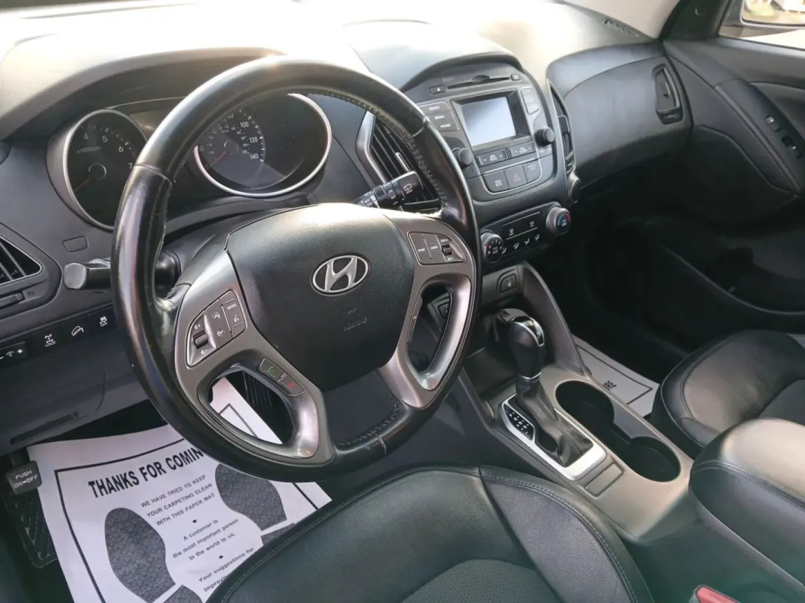 2014 Hyundai Tucson GLS AWD (KM8JUCAG3EU) with an 2.4L L4 DOHC 16V engine, 6-Speed Automatic transmission, located at 1184 Kauffman Ave, Fairborn, OH, 45324, (937) 908-9800, 39.807072, -84.030914 - **Explore the Great Outdoors with the 2014 Hyundai Tucson GLS AWD! Perfect for Weekend Adventures!**<br /> <br /> If you're ready to embrace life's adventures, the 2014 Hyundai Tucson GLS AWD is the SUV you need. Whether you're planning a weekend camping trip, daily commutes around Fairborn, or shut - Photo#9