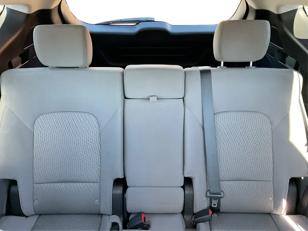 2018 Hyundai Santa Fe 2.4L (5XYZT3LB6JG) with an Theta II 2.4L I-4 gasoline direct injection engine, located at 4508 South Dixie Dr, Moraine, OH, 45439, (937) 908-9800, 39.689976, -84.218452 - Elevate your family adventures and daily commutes with the remarkable 2018 Hyundai Santa Fe, now available at Advantage Car and Credit - Moraine. This SUV is designed to seamlessly fit into your lifestyle, whether you're navigating busy streets, embarking on weekend getaways, or tackling the challen - Photo#14