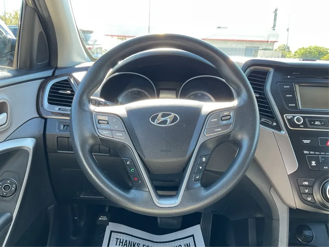 2018 Hyundai Santa Fe 2.4L (5XYZT3LB6JG) with an Theta II 2.4L I-4 gasoline direct injection engine, located at 4508 South Dixie Dr, Moraine, OH, 45439, (937) 908-9800, 39.689976, -84.218452 - Elevate your family adventures and daily commutes with the remarkable 2018 Hyundai Santa Fe, now available at Advantage Car and Credit - Moraine. This SUV is designed to seamlessly fit into your lifestyle, whether you're navigating busy streets, embarking on weekend getaways, or tackling the challen - Photo#16