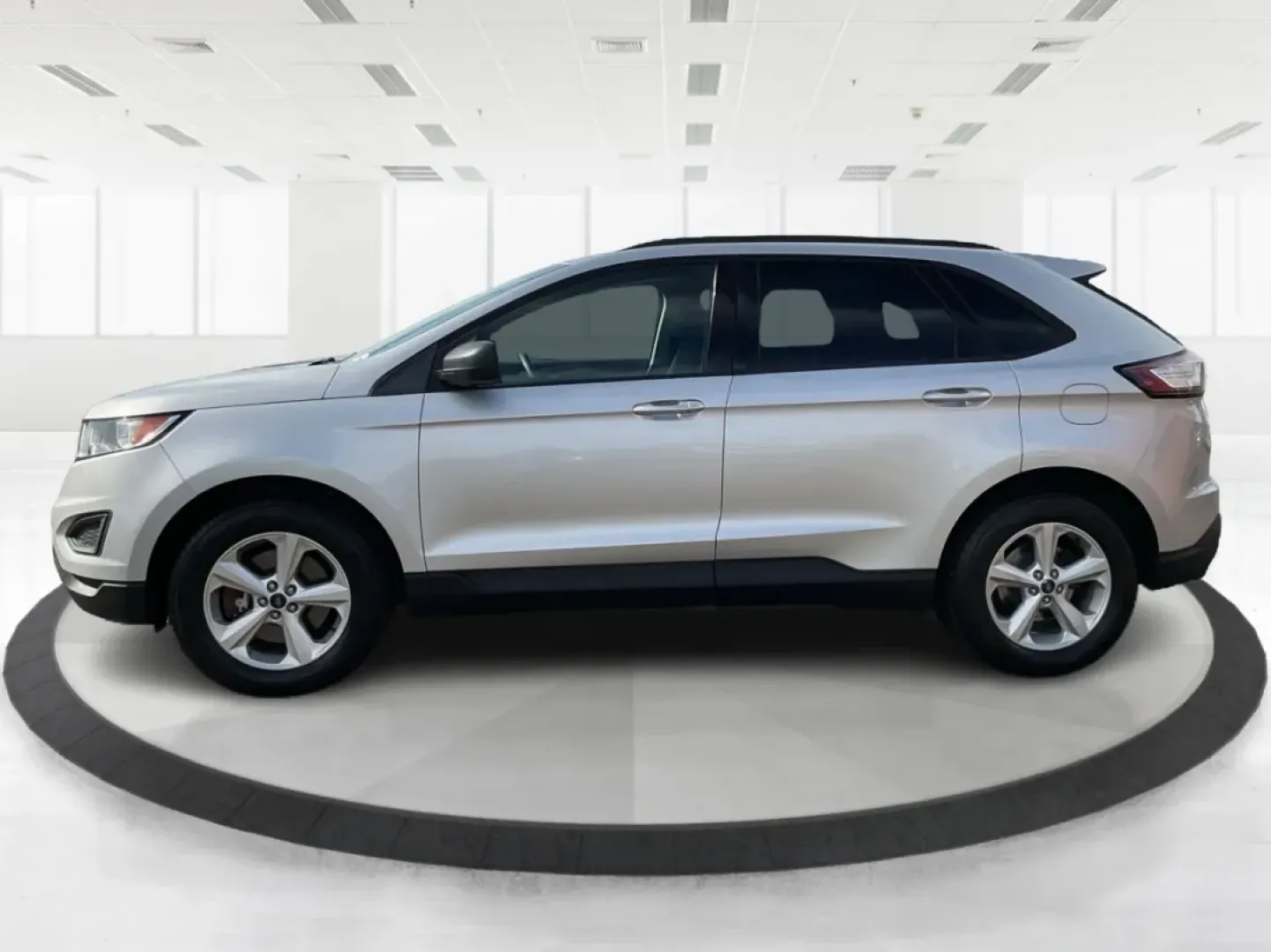 2016 Ford Edge SE (2FMPK4G9XGB) with an EcoBoost 2L I-4 gasoline direct injection engine, located at 1230 East Main St, Xenia, OH, 45385, (937) 908-9800, 39.688026, -83.910172 - Rev up your lifestyle with the perfect blend of style, comfort, and utility that the 2016 Ford Edge SE offers! If you're looking for a reliable SUV that seamlessly fits into your busy life-whether it's taking the kids to school, embarking on family adventures, or handling your daily commute-this veh - Photo#5