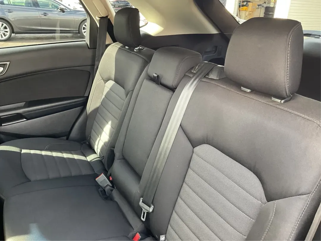 2016 Ford Edge SE (2FMPK4G9XGB) with an EcoBoost 2L I-4 gasoline direct injection engine, located at 1230 East Main St, Xenia, OH, 45385, (937) 908-9800, 39.688026, -83.910172 - Rev up your lifestyle with the perfect blend of style, comfort, and utility that the 2016 Ford Edge SE offers! If you're looking for a reliable SUV that seamlessly fits into your busy life-whether it's taking the kids to school, embarking on family adventures, or handling your daily commute-this veh - Photo#10