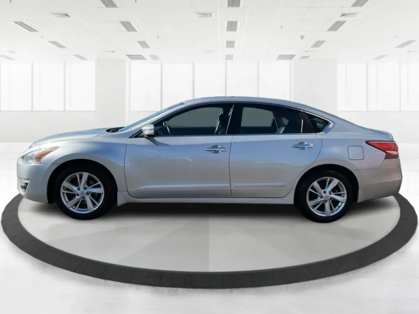 2015 Nissan Altima 2.5 SV (1N4AL3AP8FC) with an 2.5L I-4 DOHC engine, located at 401 Woodman Dr, Riverside, OH, 45431, (937) 908-9800, 39.760899, -84.123421 - **Elevate Your Everyday Life with the 2015 Nissan Altima 2.5 SV from Advantage Car and Credit - Riverside!**<br /> <br /> If you're searching for a vehicle that seamlessly blends comfort, style, and practicality, look no further than this stunning 2015 Nissan Altima 2.5 SV. Perfect for budget-consci - Photo#5