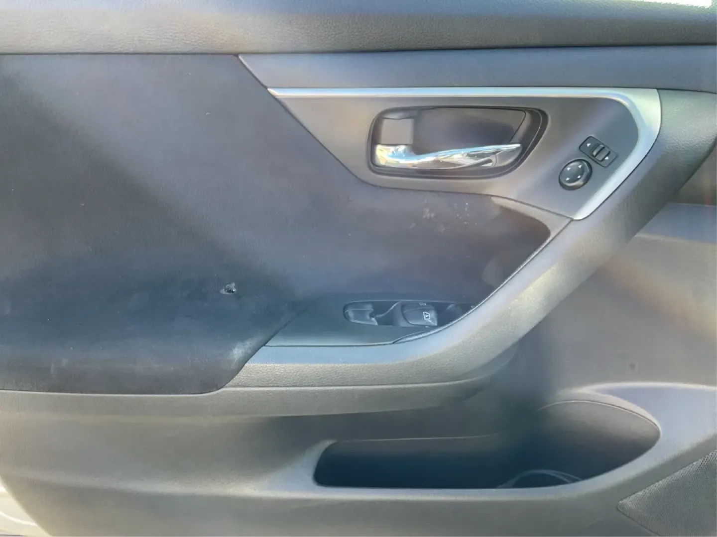 2015 Nissan Altima 2.5 SV (1N4AL3AP8FC) with an 2.5L I-4 DOHC engine, located at 401 Woodman Dr, Riverside, OH, 45431, (937) 908-9800, 39.760899, -84.123421 - **Elevate Your Everyday Life with the 2015 Nissan Altima 2.5 SV from Advantage Car and Credit - Riverside!**<br /> <br /> If you're searching for a vehicle that seamlessly blends comfort, style, and practicality, look no further than this stunning 2015 Nissan Altima 2.5 SV. Perfect for budget-consci - Photo#18