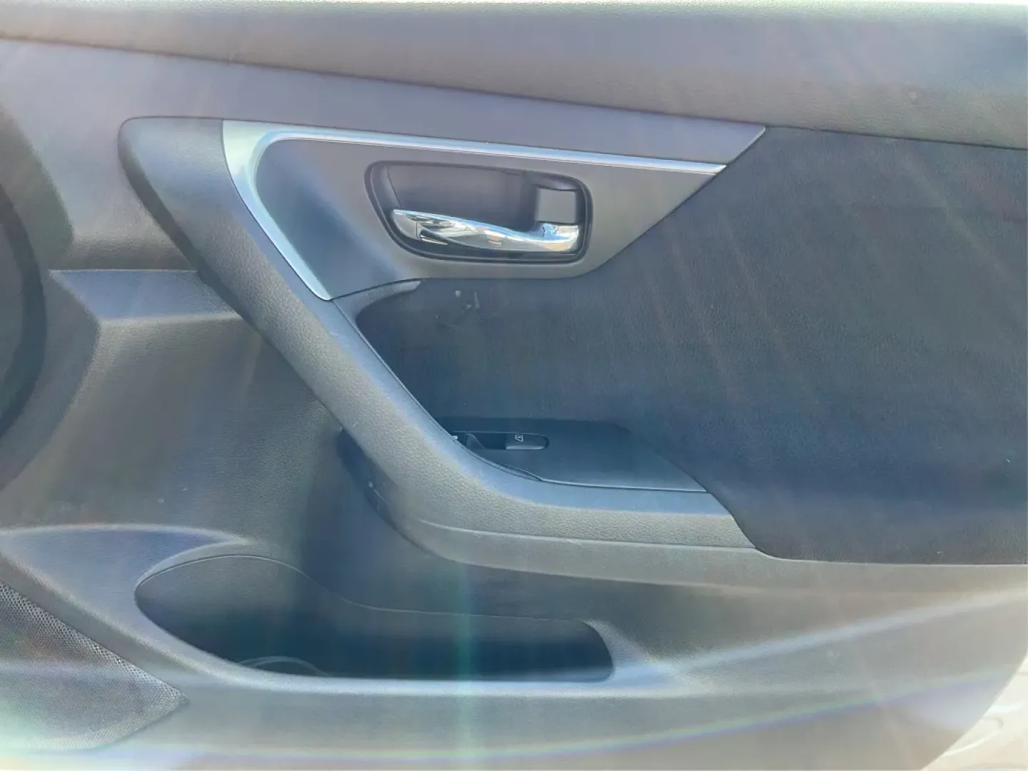 2015 Nissan Altima 2.5 SV (1N4AL3AP8FC) with an 2.5L I-4 DOHC engine, located at 401 Woodman Dr, Riverside, OH, 45431, (937) 908-9800, 39.760899, -84.123421 - **Elevate Your Everyday Life with the 2015 Nissan Altima 2.5 SV from Advantage Car and Credit - Riverside!**<br /> <br /> If you're searching for a vehicle that seamlessly blends comfort, style, and practicality, look no further than this stunning 2015 Nissan Altima 2.5 SV. Perfect for budget-consci - Photo#19