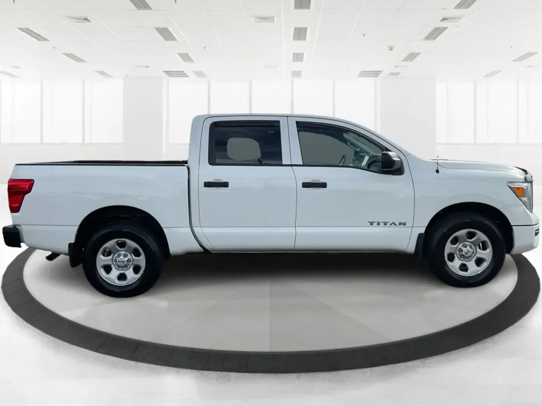 2021 Nissan TITAN Crew Cab S 4x4 (1N6AA1EC4MN) with an Endurance 5.6L V-8 gasoline direct injection engine, located at 1099 N County Rd 25A , Troy, OH, 45373, (937) 908-9800, 40.057079, -84.212883 - Discover ultimate versatility and rugged capability with this 2021 Nissan TITAN Crew Cab S 4x4, now available at Advantage Car and Credit in Piqua, OH. Whether you're navigating the bustling streets of Piqua or heading out for weekend adventures, this truck is designed to adapt to your lifestyle. Pe - Photo#1
