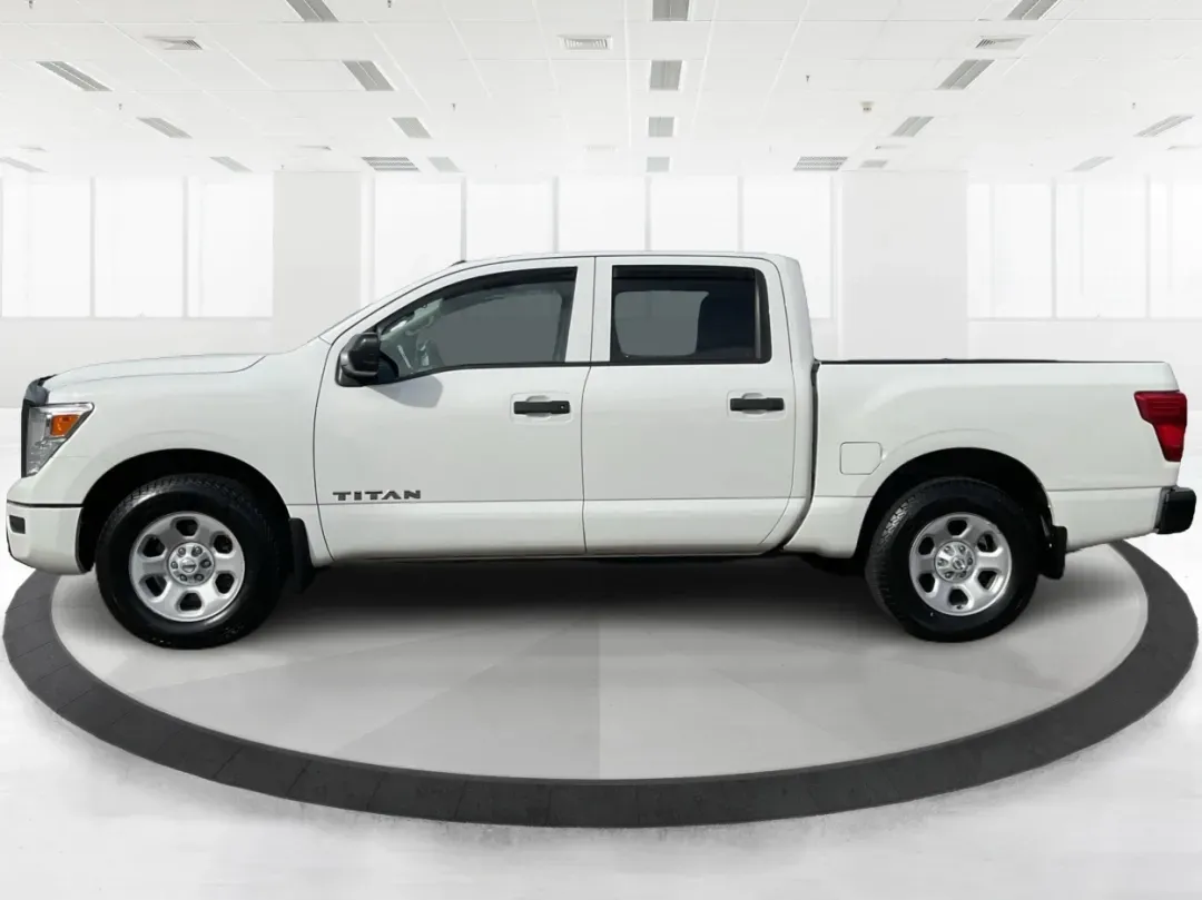 2021 Nissan TITAN Crew Cab S 4x4 (1N6AA1EC4MN) with an Endurance 5.6L V-8 gasoline direct injection engine, located at 1099 N County Rd 25A , Troy, OH, 45373, (937) 908-9800, 40.057079, -84.212883 - Discover ultimate versatility and rugged capability with this 2021 Nissan TITAN Crew Cab S 4x4, now available at Advantage Car and Credit in Piqua, OH. Whether you're navigating the bustling streets of Piqua or heading out for weekend adventures, this truck is designed to adapt to your lifestyle. Pe - Photo#5