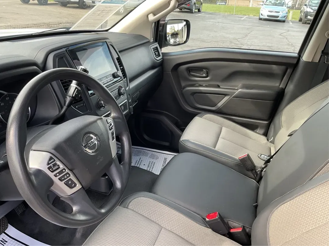 2021 Nissan TITAN Crew Cab S 4x4 (1N6AA1EC4MN) with an Endurance 5.6L V-8 gasoline direct injection engine, located at 1099 N County Rd 25A , Troy, OH, 45373, (937) 908-9800, 40.057079, -84.212883 - Discover ultimate versatility and rugged capability with this 2021 Nissan TITAN Crew Cab S 4x4, now available at Advantage Car and Credit in Piqua, OH. Whether you're navigating the bustling streets of Piqua or heading out for weekend adventures, this truck is designed to adapt to your lifestyle. Pe - Photo#9