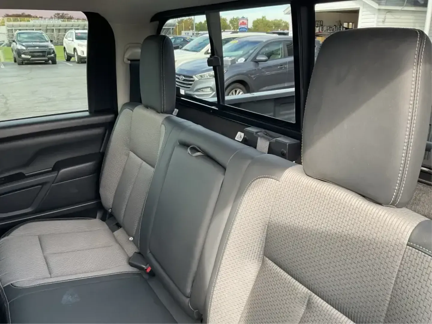 2021 Nissan TITAN Crew Cab S 4x4 (1N6AA1EC4MN) with an Endurance 5.6L V-8 gasoline direct injection engine, 9A transmission, located at 1230 East Main St, Xenia, OH, 45385, (937) 908-9800, 39.688026, -83.910172 - Discover ultimate versatility and rugged capability with this 2021 Nissan TITAN Crew Cab S 4x4, now available at Advantage Car and Credit in Piqua, OH. Whether you're navigating the bustling streets of Piqua or heading out for weekend adventures, this truck is designed to adapt to your lifestyle. Pe - Photo#10