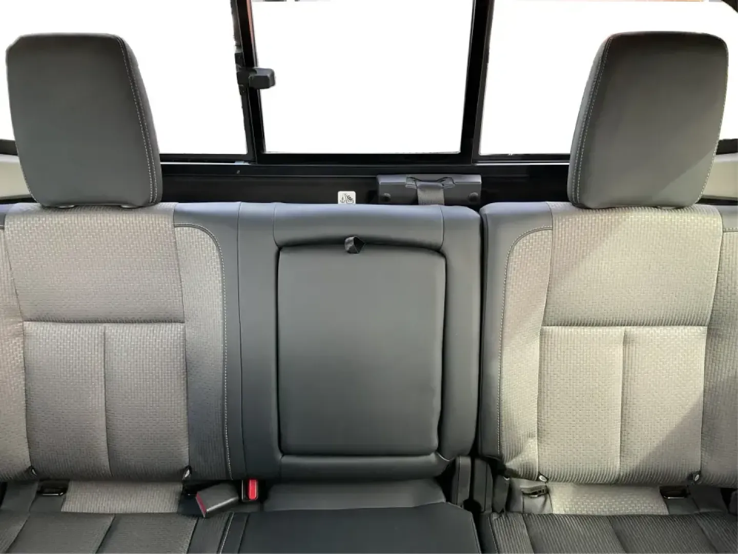 2021 Nissan TITAN Crew Cab S 4x4 (1N6AA1EC4MN) with an Endurance 5.6L V-8 gasoline direct injection engine, 9A transmission, located at 1230 East Main St, Xenia, OH, 45385, (937) 908-9800, 39.688026, -83.910172 - Discover ultimate versatility and rugged capability with this 2021 Nissan TITAN Crew Cab S 4x4, now available at Advantage Car and Credit in Piqua, OH. Whether you're navigating the bustling streets of Piqua or heading out for weekend adventures, this truck is designed to adapt to your lifestyle. Pe - Photo#13