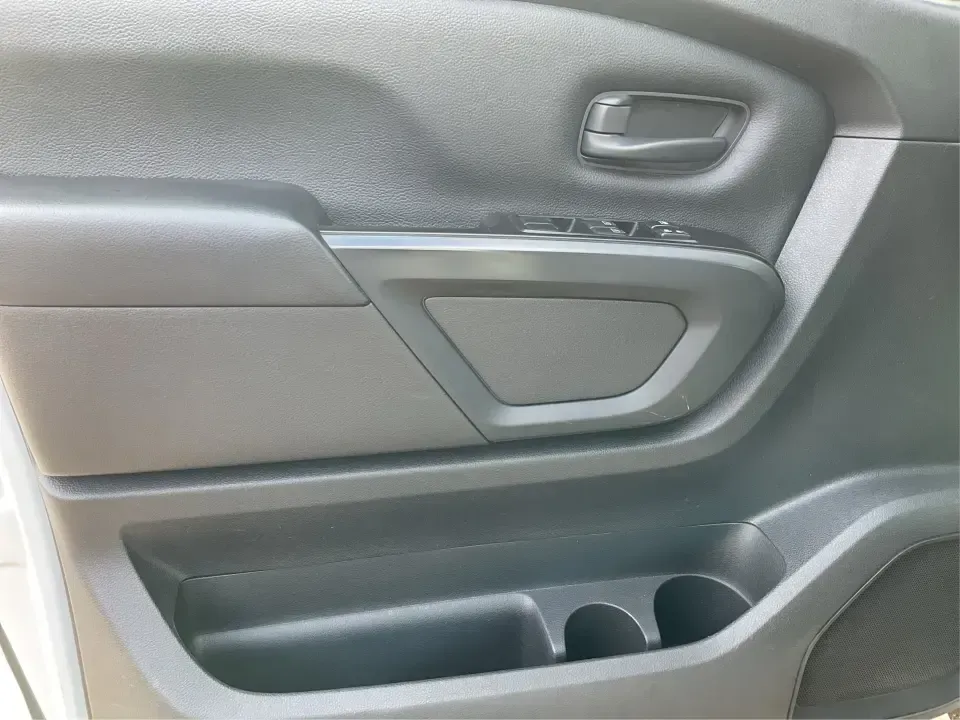 2021 Nissan TITAN Crew Cab S 4x4 (1N6AA1EC4MN) with an Endurance 5.6L V-8 gasoline direct injection engine, 9A transmission, located at 1099 N County Rd 25A , Troy, OH, 45373, (937) 908-9800, 40.057079, -84.212883 - Discover ultimate versatility and rugged capability with this 2021 Nissan TITAN Crew Cab S 4x4, now available at Advantage Car and Credit in Piqua, OH. Whether you're navigating the bustling streets of Piqua or heading out for weekend adventures, this truck is designed to adapt to your lifestyle. Pe - Photo#17