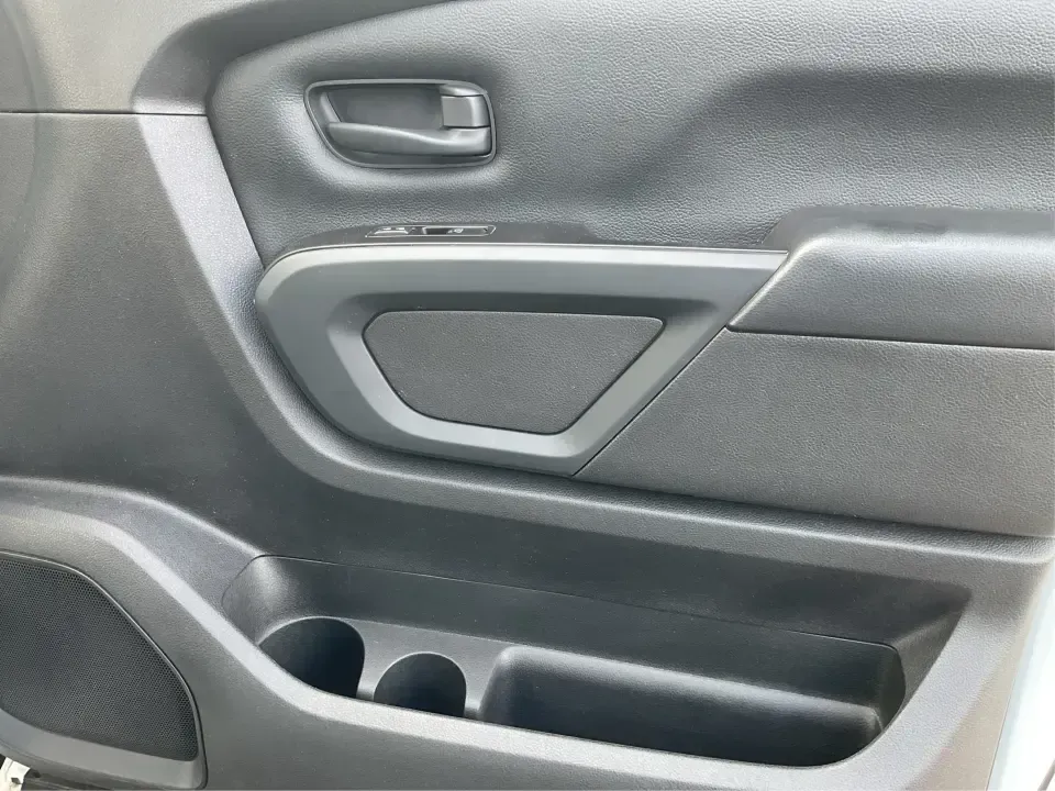 2021 Nissan TITAN Crew Cab S 4x4 (1N6AA1EC4MN) with an Endurance 5.6L V-8 gasoline direct injection engine, 9A transmission, located at 1099 N County Rd 25A , Troy, OH, 45373, (937) 908-9800, 40.057079, -84.212883 - Discover ultimate versatility and rugged capability with this 2021 Nissan TITAN Crew Cab S 4x4, now available at Advantage Car and Credit in Piqua, OH. Whether you're navigating the bustling streets of Piqua or heading out for weekend adventures, this truck is designed to adapt to your lifestyle. Pe - Photo#18