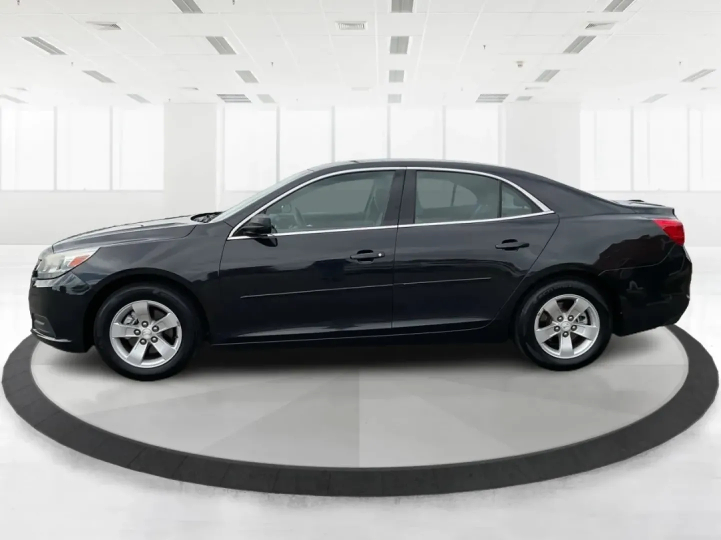 2014 Chevrolet Malibu 1LS (1G11B5SLXEF) with an ECOTEC 2.5L I-4 gasoline direct injection engine, located at 880 E. National Road, Vandalia, OH, 45377, (937) 908-9800, 39.891918, -84.183594 - **Discover Your Next Adventure with the 2014 Chevrolet Malibu at Advantage Car and Credit - Vandalia!**<br /> <br /> Are you on the lookout for a reliable, stylish vehicle that fits seamlessly into your busy lifestyle? Look no further! The 2014 Chevrolet Malibu 1LS is your perfect companion for dail - Photo#5
