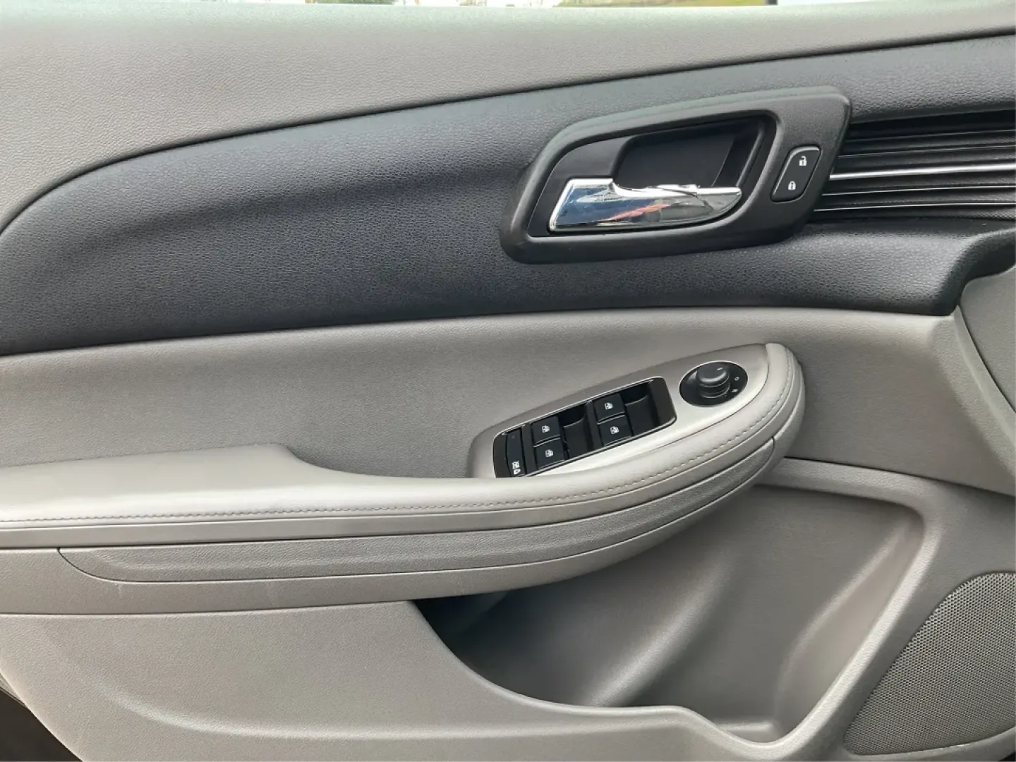 2014 Chevrolet Malibu 1LS (1G11B5SLXEF) with an ECOTEC 2.5L I-4 gasoline direct injection engine, located at 880 E. National Road, Vandalia, OH, 45377, (937) 908-9800, 39.891918, -84.183594 - **Discover Your Next Adventure with the 2014 Chevrolet Malibu at Advantage Car and Credit - Vandalia!**<br /> <br /> Are you on the lookout for a reliable, stylish vehicle that fits seamlessly into your busy lifestyle? Look no further! The 2014 Chevrolet Malibu 1LS is your perfect companion for dail - Photo#19