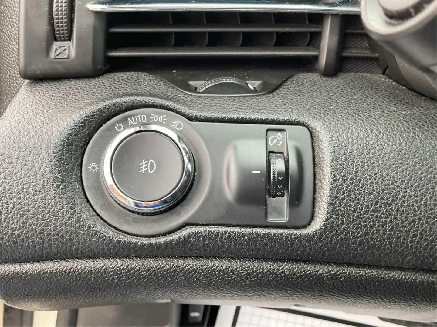 2015 Chevrolet Malibu 2LT (1G11D5SL3FF) with an ECOTEC 2.5L I-4 gasoline direct injection engine, located at 4508 South Dixie Dr, Moraine, OH, 45439, (937) 908-9800, 39.689976, -84.218452 - Experience the joy of driving with the 2015 Chevrolet Malibu 2LT, the perfect sedan for busy professionals, growing families, and anyone seeking a reliable ride for their daily adventures. Whether you're commuting to work, shuttling kids to school, or embarking on weekend trips, this sleek sedan, wi - Photo#17