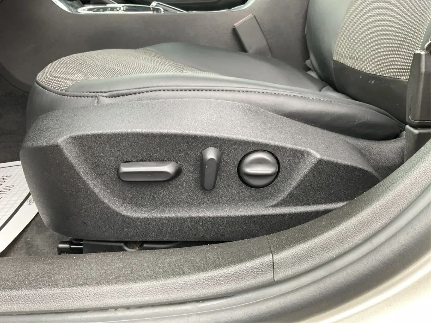 2015 Chevrolet Malibu 2LT (1G11D5SL3FF) with an ECOTEC 2.5L I-4 gasoline direct injection engine, located at 4508 South Dixie Dr, Moraine, OH, 45439, (937) 908-9800, 39.689976, -84.218452 - Experience the joy of driving with the 2015 Chevrolet Malibu 2LT, the perfect sedan for busy professionals, growing families, and anyone seeking a reliable ride for their daily adventures. Whether you're commuting to work, shuttling kids to school, or embarking on weekend trips, this sleek sedan, wi - Photo#18