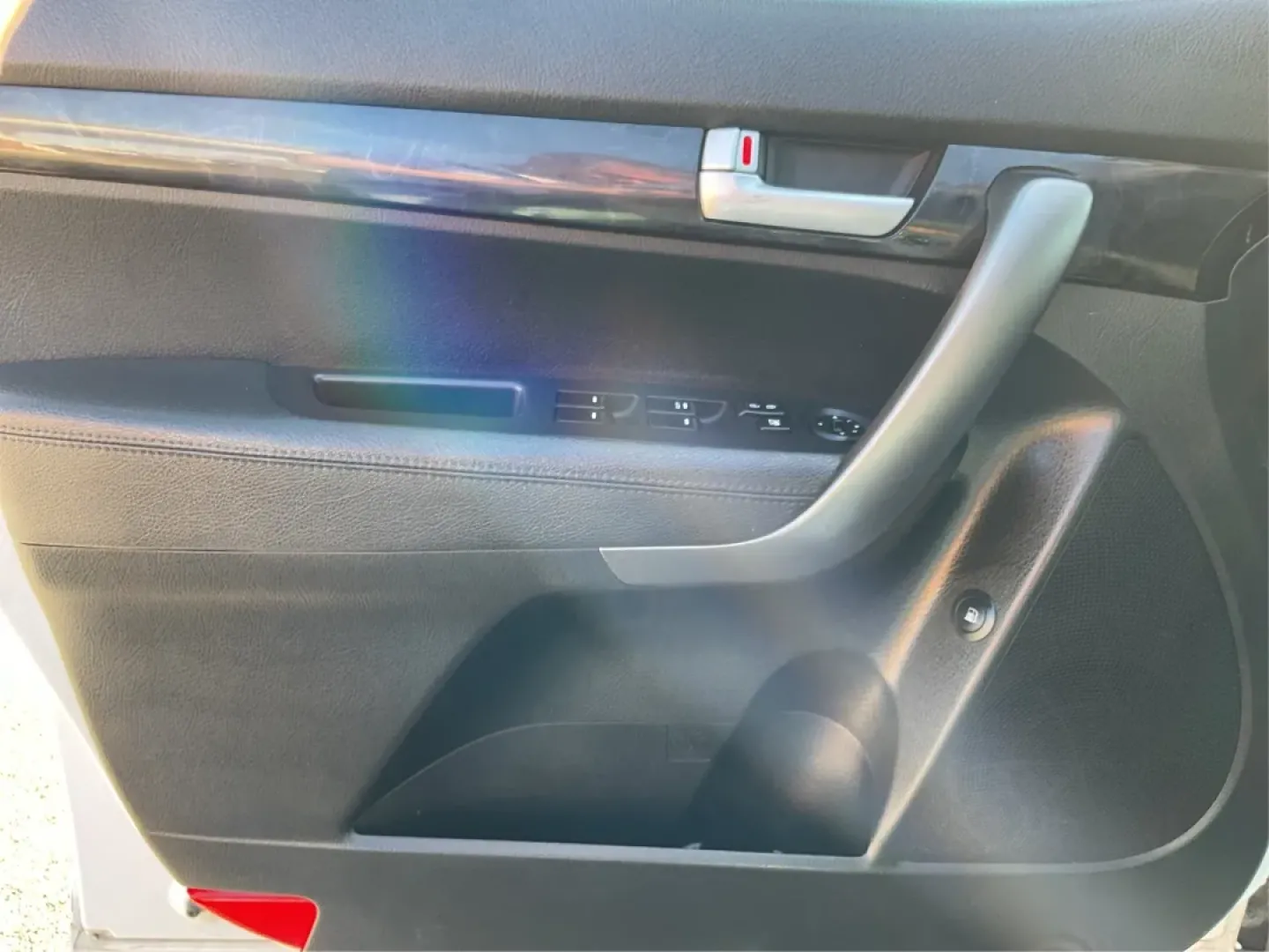 2015 Kia Sorento LX AWD (5XYKTDA64FG) with an 2.4L L4 DOHC 16V engine, 6-Speed Automatic transmission, located at 401 Woodman Dr, Riverside, OH, 45431, (937) 908-9800, 39.760899, -84.123421 - Are you ready for your next adventure? Whether it's a weekend getaway or the daily commute, the 2015 Kia Sorento LX AWD offers the perfect blend of comfort, versatility, and style. This spacious and well-equipped SUV is ideal for growing families, outdoor enthusiasts, or anyone seeking a reliable ve - Photo#16