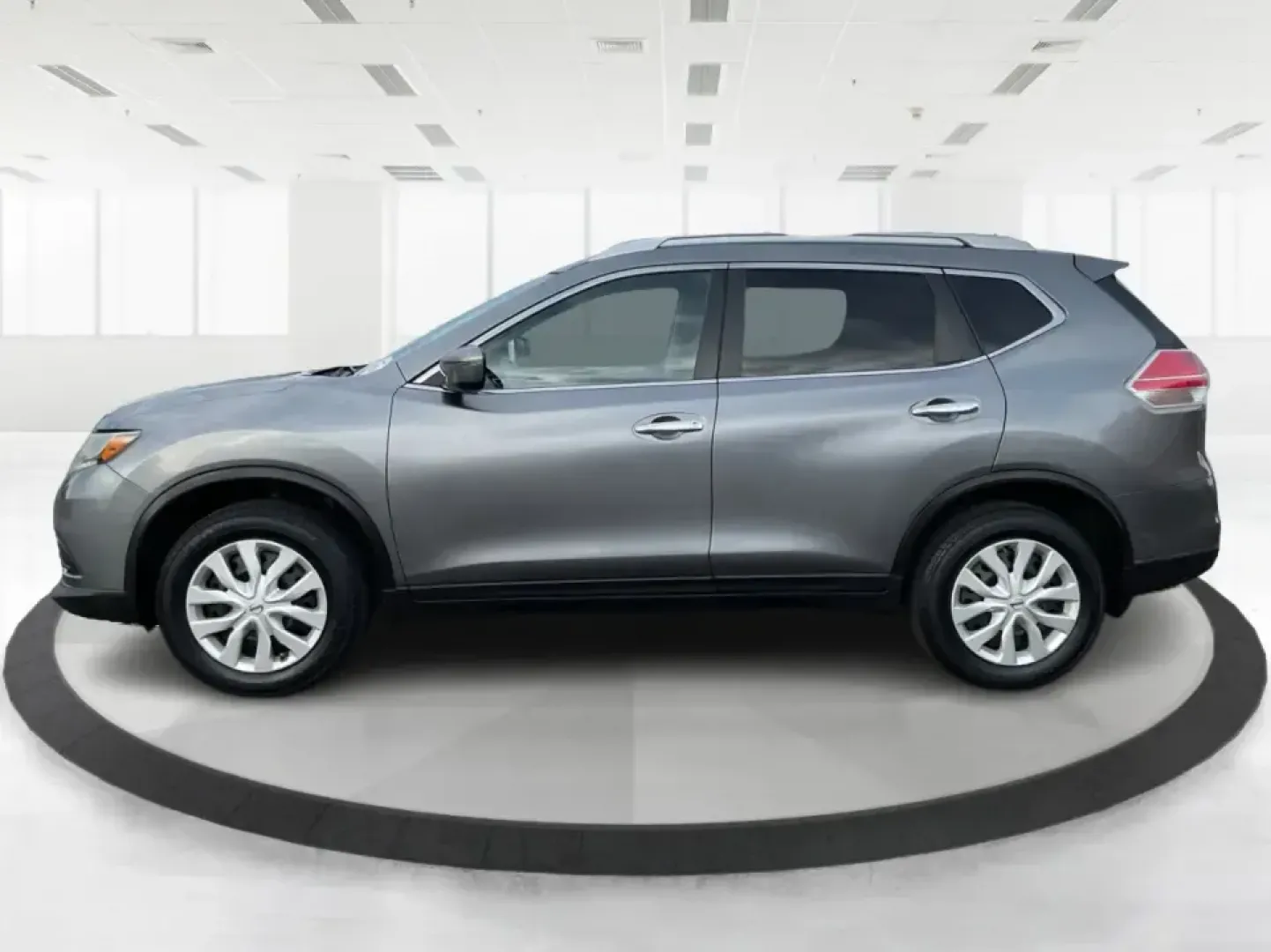 2016 Nissan Rogue S (KNMAT2MV7GP) with an 2.5L I-4 DOHC engine, CVT transmission, located at 880 E. National Road, Vandalia, OH, 45377, (937) 908-9800, 39.891918, -84.183594 - **Explore New Horizons with the 2016 Nissan Rogue: Your Ideal Adventure Companion!**<br /> <br /> Are you ready to elevate your driving experience and embark on new adventures? Look no further than this stunning 2016 Nissan Rogue, perfect for family outings, weekend getaways, or those long commutes - Photo#5