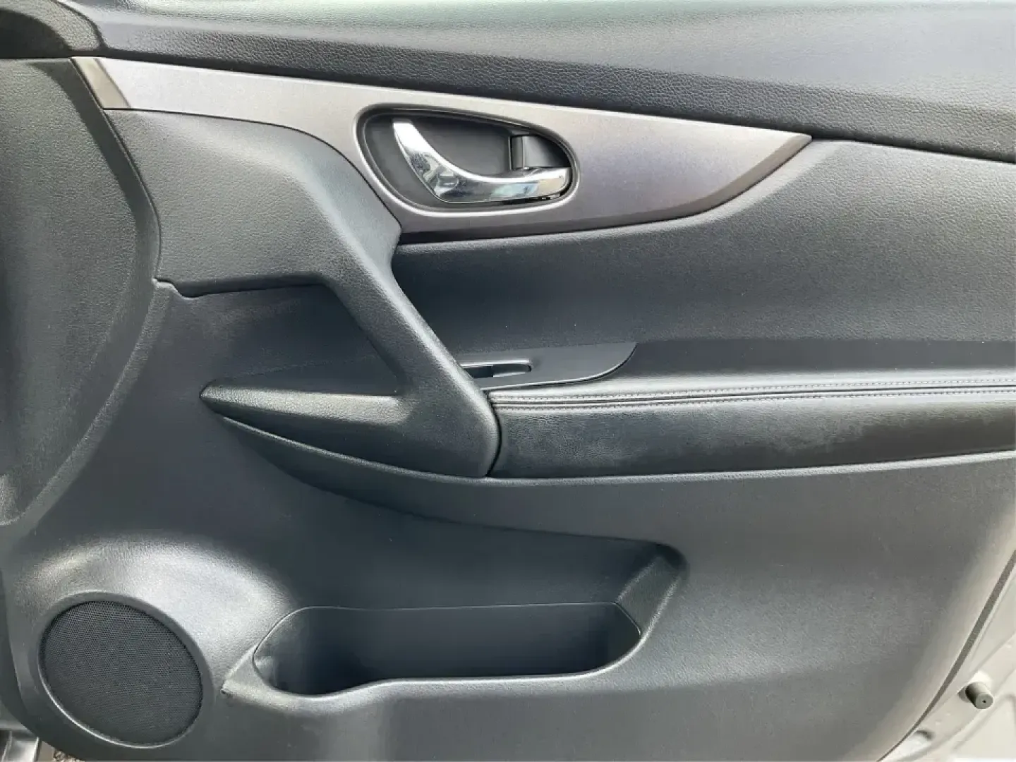 2016 Nissan Rogue S (KNMAT2MV7GP) with an 2.5L I-4 DOHC engine, CVT transmission, located at 880 E. National Road, Vandalia, OH, 45377, (937) 908-9800, 39.891918, -84.183594 - **Explore New Horizons with the 2016 Nissan Rogue: Your Ideal Adventure Companion!**<br /> <br /> Are you ready to elevate your driving experience and embark on new adventures? Look no further than this stunning 2016 Nissan Rogue, perfect for family outings, weekend getaways, or those long commutes - Photo#18