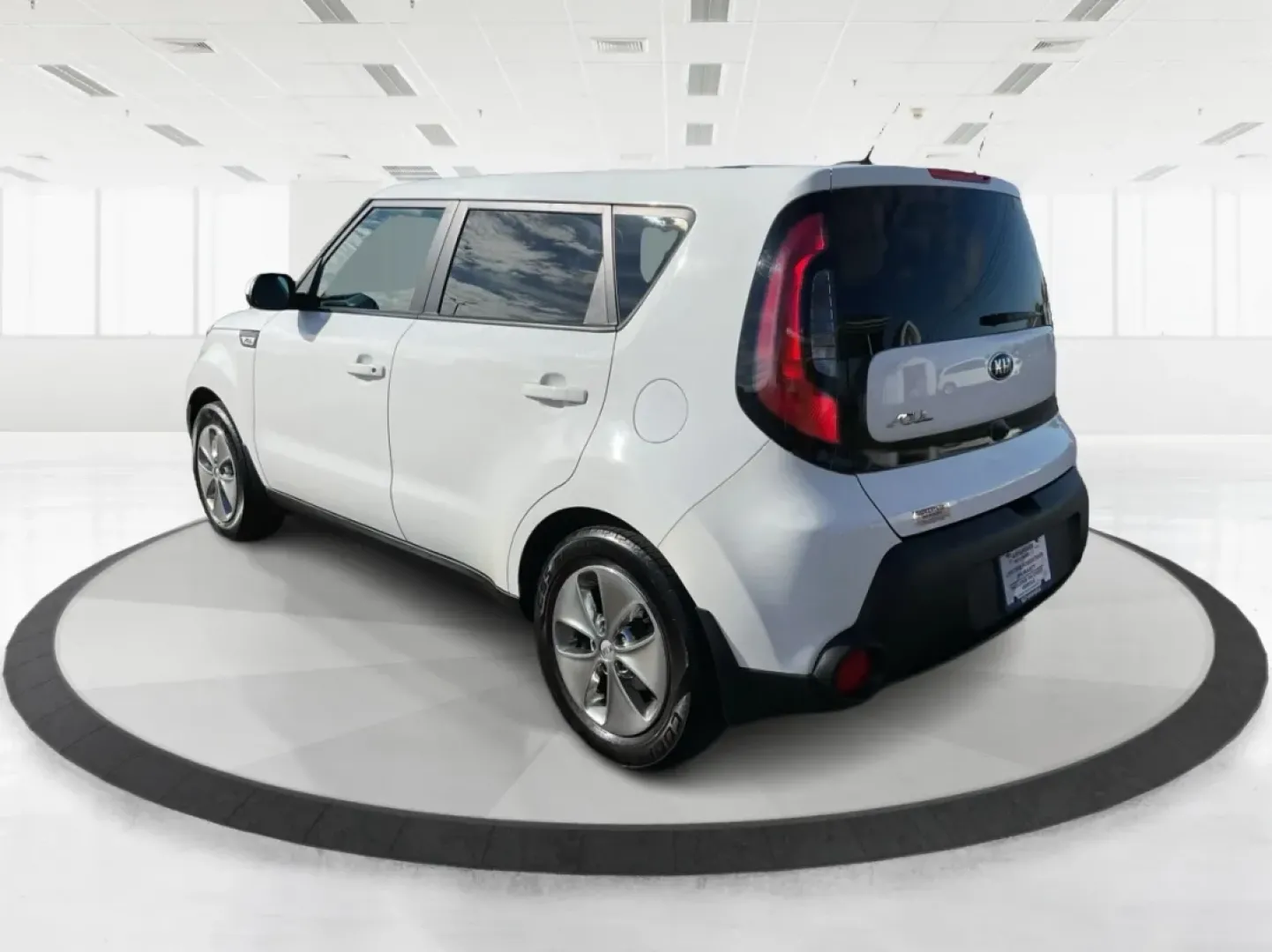 2015 Kia Soul Base (KNDJN2A25F7) with an Other engine, located at 1951 S Dayton Lakeview Rd., New Carlisle, OH, 45344, (937) 908-9800, 39.890999, -84.050255 - Experience the perfect blend of comfort, versatility, and style with the 2015 Kia Soul, available now at Advantage Car and Credit in New Carlisle, OH. Whether you're a busy professional navigating long commutes or a growing family seeking a spacious and safe ride, this vehicle is designed to elevate - Photo#3
