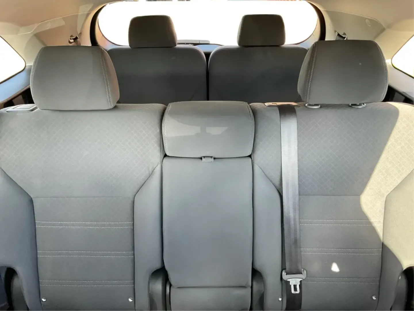 2016 Kia Sorento 2.4L LX (5XYPGDA32GG) with an 2.4L I-4 gasoline direct injection engine, located at 1099 N County Rd 25A , Troy, OH, 45373, (937) 908-9800, 40.057079, -84.212883 - Are you ready to elevate your family adventures while keeping comfort and versatility at the forefront? Look no further than this stunning 2016 Kia Sorento LX, now available at Advantage Car and Credit - Troy. Nestled in the heart of Troy, OH, at 1099 N County Rd 25A, our Buy Here Pay Here dealershi - Photo#14