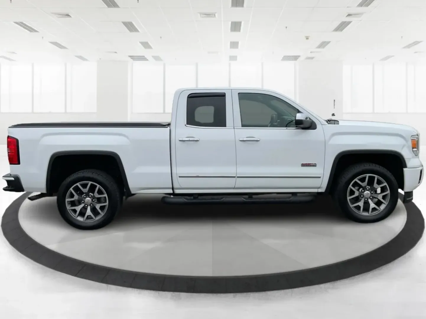 2015 GMC Sierra 1500 SLT (1GTV2VEC7FZ) with an EcoTec3 6.2L V-8 gasoline direct injection engine, located at 8750 N County Rd 25A, Piqua, OH, 45356, (937) 908-9800, 40.164391, -84.232513 - **Unlock Your Adventures with the 2015 GMC Sierra 1500 SLT at Advantage Car and Credit - Piqua!**<br /> <br /> If you're seeking a reliable companion for your weekend adventures or a powerful workhorse for everyday tasks, look no further than this stunning 2015 GMC Sierra 1500 SLT. With its robust c - Photo#1