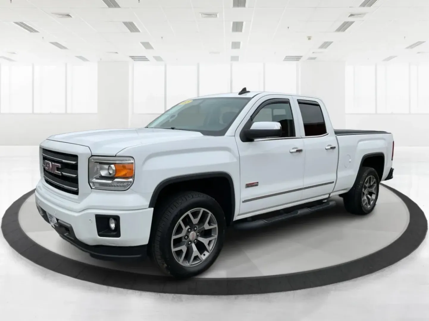 2015 GMC Sierra 1500 SLT (1GTV2VEC7FZ) with an EcoTec3 6.2L V-8 gasoline direct injection engine, located at 8750 N County Rd 25A, Piqua, OH, 45356, (937) 908-9800, 40.164391, -84.232513 - **Unlock Your Adventures with the 2015 GMC Sierra 1500 SLT at Advantage Car and Credit - Piqua!**<br /> <br /> If you're seeking a reliable companion for your weekend adventures or a powerful workhorse for everyday tasks, look no further than this stunning 2015 GMC Sierra 1500 SLT. With its robust c - Photo#8