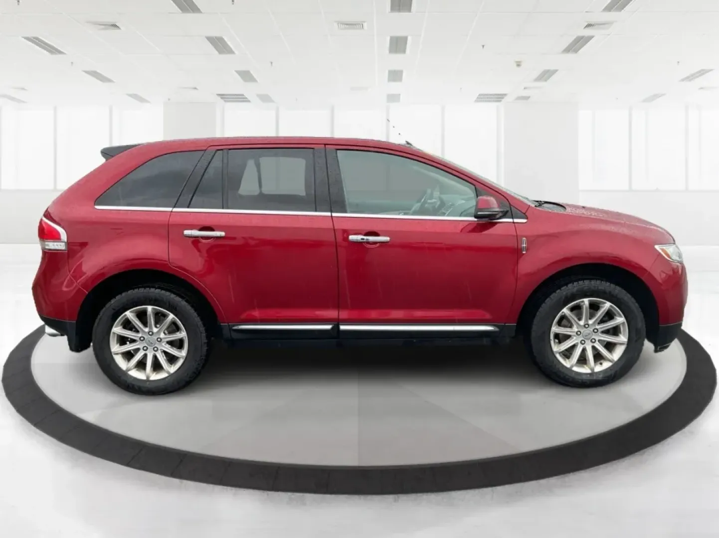 2013 Lincoln MKX Base (2LMDJ8JK8DB) with an Other engine, located at 1951 S Dayton Lakeview Rd., New Carlisle, OH, 45344, (937) 908-9800, 39.890999, -84.050255 - **Drive in Style and Comfort: 2013 Lincoln MKX at Advantage Car and Credit!**<br /> <br /> Are you ready to elevate your daily commute or weekend adventures? The 2013 Lincoln MKX is the perfect vehicle for those seeking luxury, reliability, and versatility. Whether you're a growing family looking fo - Photo#1