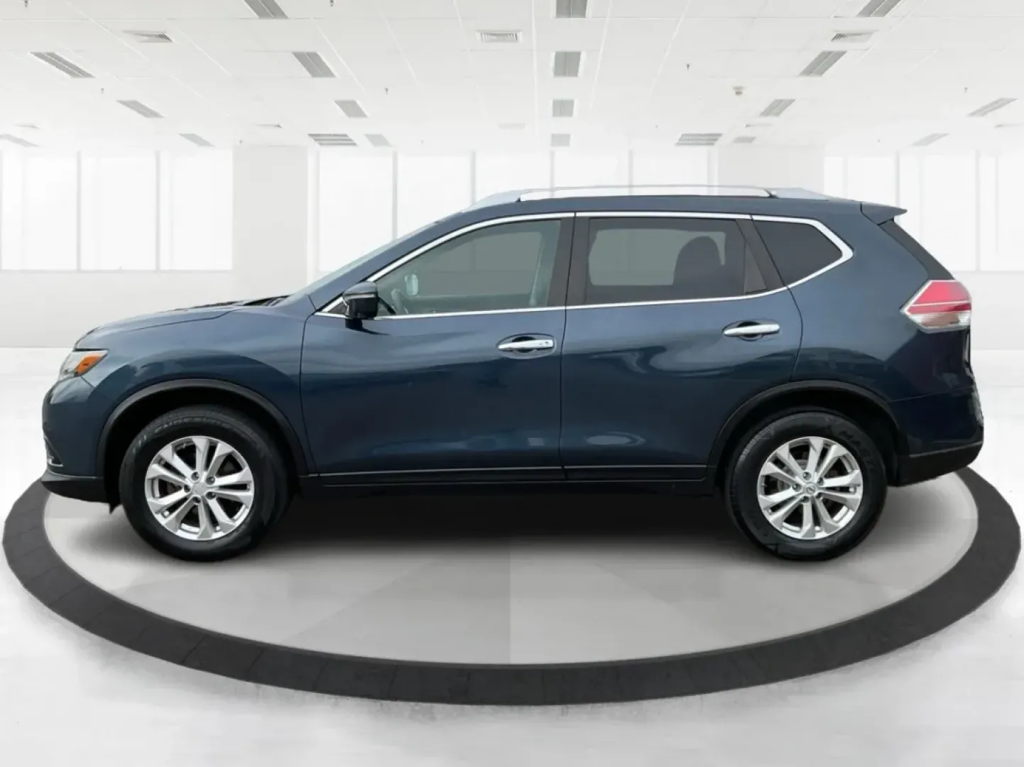 2015 Nissan Rogue SV (5N1AT2MV3FC) with an 2.5L I-4 DOHC engine, located at 1951 S Dayton Lakeview Rd., New Carlisle, OH, 45344, (937) 908-9800, 39.890999, -84.050255 - Are you in search of the perfect vehicle to elevate your family outings or weekend adventures? Look no further than this stunning 2015 Nissan Rogue SV, available now at Advantage Car and Credit in New Carlisle, OH. This versatile SUV is not just a means of transportation; it's a lifestyle companion - Photo#4