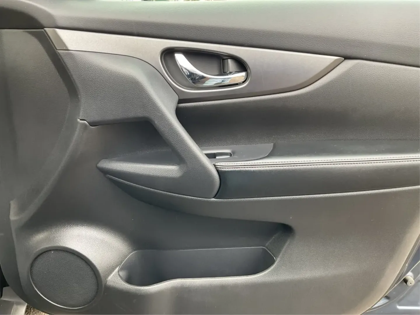 2015 Nissan Rogue SV (5N1AT2MV3FC) with an 2.5L I-4 DOHC engine, located at 1951 S Dayton Lakeview Rd., New Carlisle, OH, 45344, (937) 908-9800, 39.890999, -84.050255 - Are you in search of the perfect vehicle to elevate your family outings or weekend adventures? Look no further than this stunning 2015 Nissan Rogue SV, available now at Advantage Car and Credit in New Carlisle, OH. This versatile SUV is not just a means of transportation; it's a lifestyle companion - Photo#18