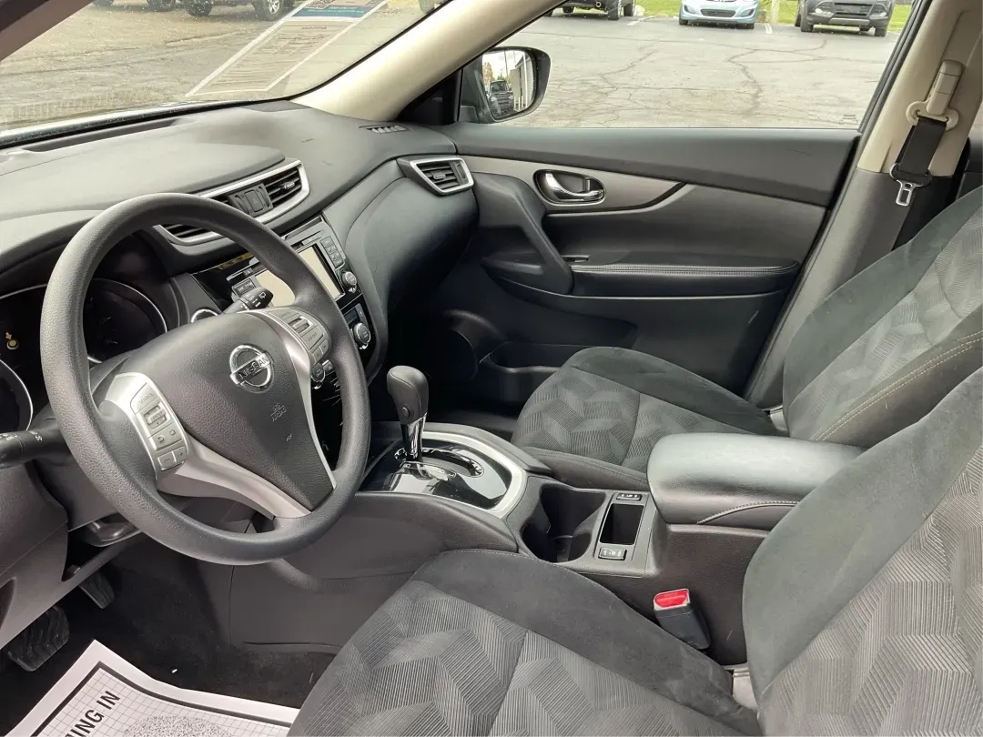 2015 Nissan Rogue SV (5N1AT2MV3FC) with an 2.5L I-4 DOHC engine, located at 401 Woodman Dr, Riverside, OH, 45431, (937) 908-9800, 39.760899, -84.123421 - 2015 Nissan Rogue SV - Photo#8