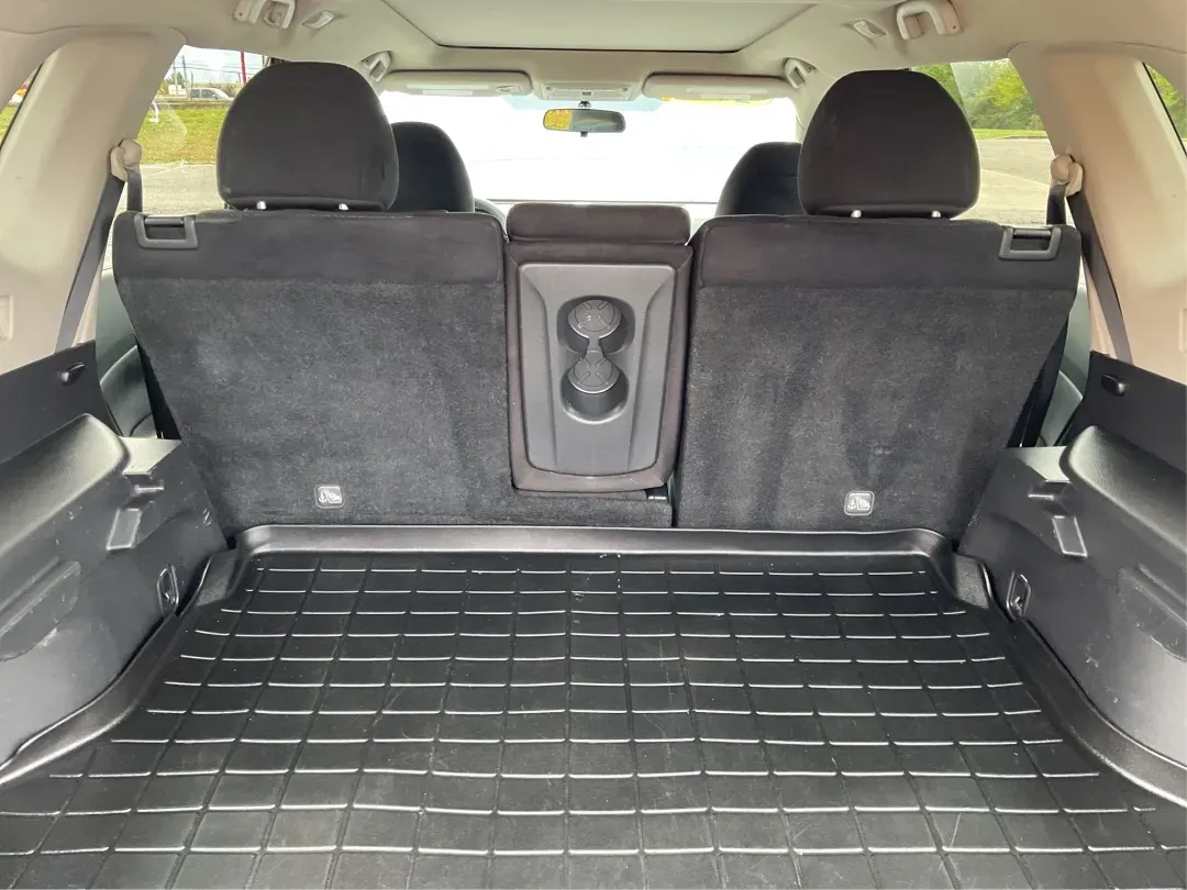 2015 Nissan Rogue SV (5N1AT2MV3FC) with an 2.5L I-4 DOHC engine, located at 401 Woodman Dr, Riverside, OH, 45431, (937) 908-9800, 39.760899, -84.123421 - 2015 Nissan Rogue SV - Photo#11