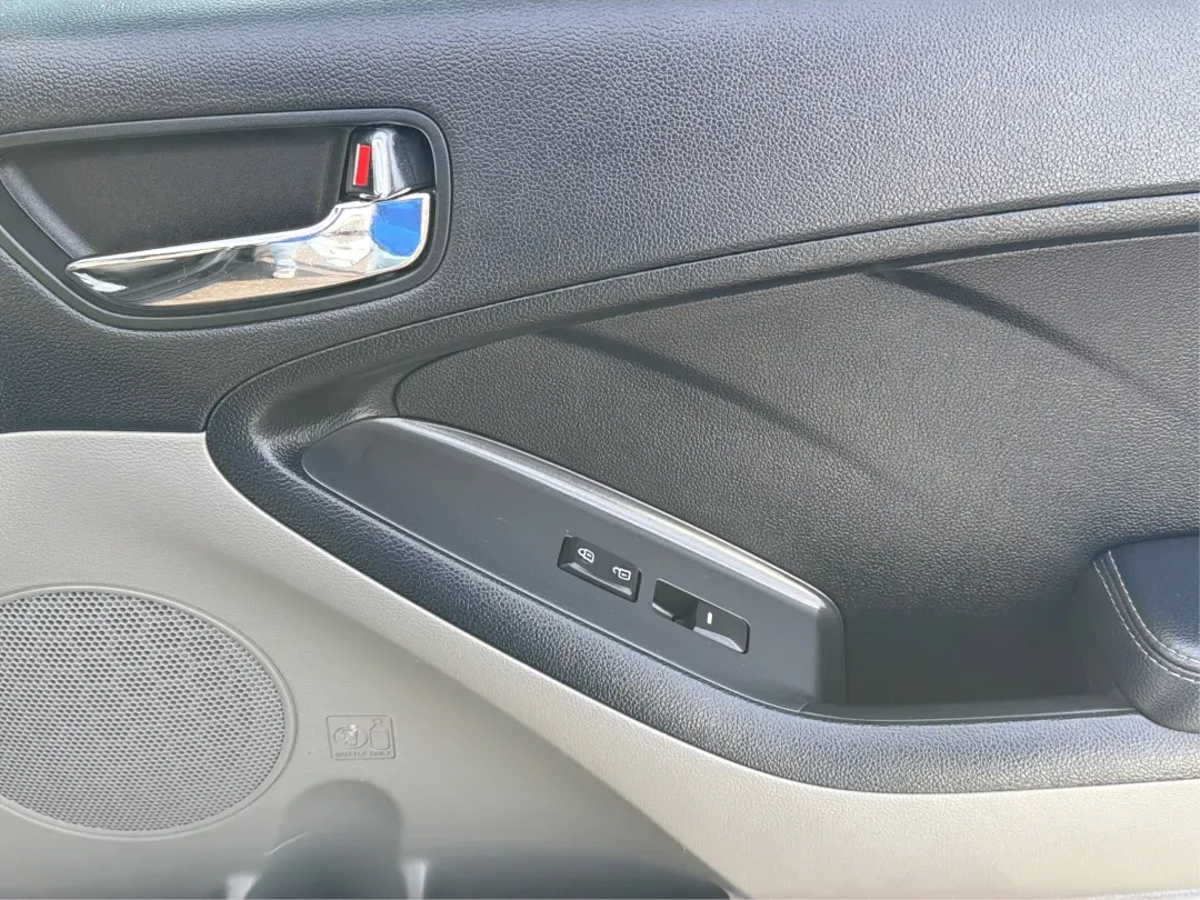 2015 Kia Forte LX (KNAFX4A67F5) with an 1.8L I-4 DOHC engine, located at 8750 N County Rd 25A, Piqua, OH, 45356, (937) 908-9800, 40.164391, -84.232513 - Experience the perfect blend of style, comfort, and reliability with the 2015 Kia Forte LX, available now at Advantage Car and Credit in New Carlisle, OH. This sleek sedan is designed to elevate your daily commute and provide the ideal ride for weekend adventures, making it a versatile choice for ev - Photo#18