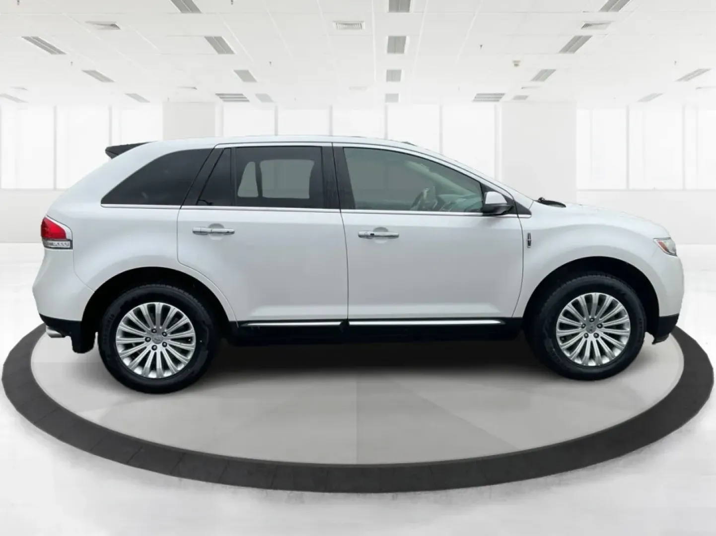 2014 Lincoln MKX Base (2LMDJ8JK4EB) with an Other engine, located at 1230 East Main St, Xenia, OH, 45385, (937) 908-9800, 39.688026, -83.910172 - 2014 Lincoln MKX Base - Photo#1
