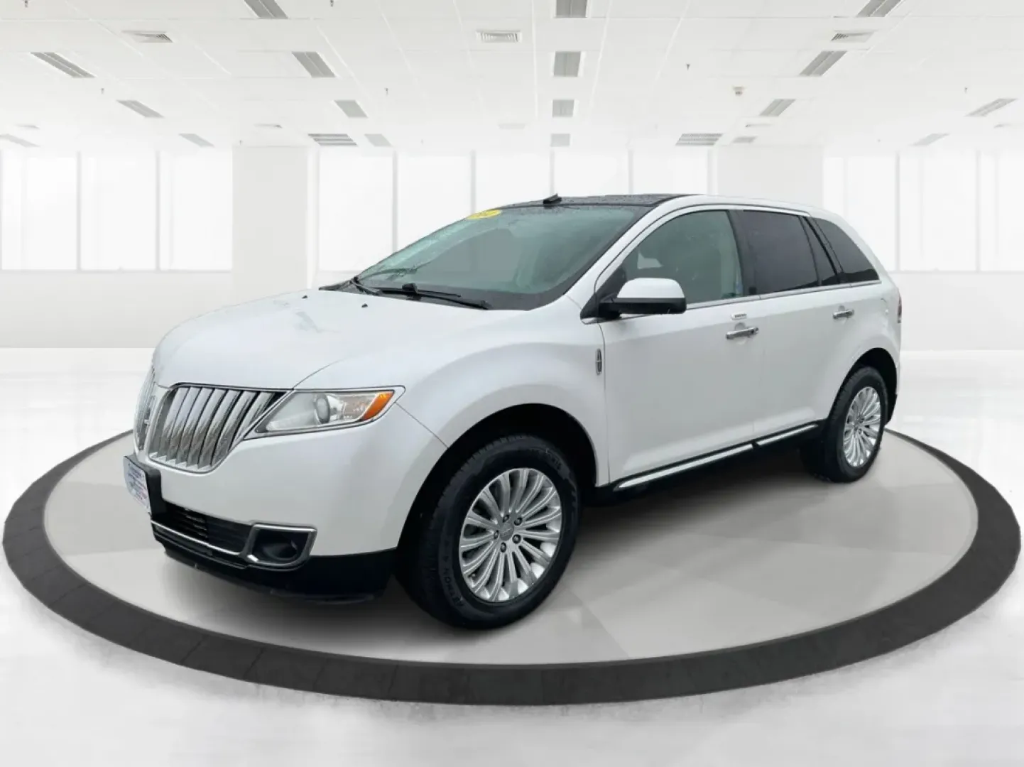 2014 Lincoln MKX Base (2LMDJ8JK4EB) with an Other engine, located at 1230 East Main St, Xenia, OH, 45385, (937) 908-9800, 39.688026, -83.910172 - 2014 Lincoln MKX Base - Photo#8