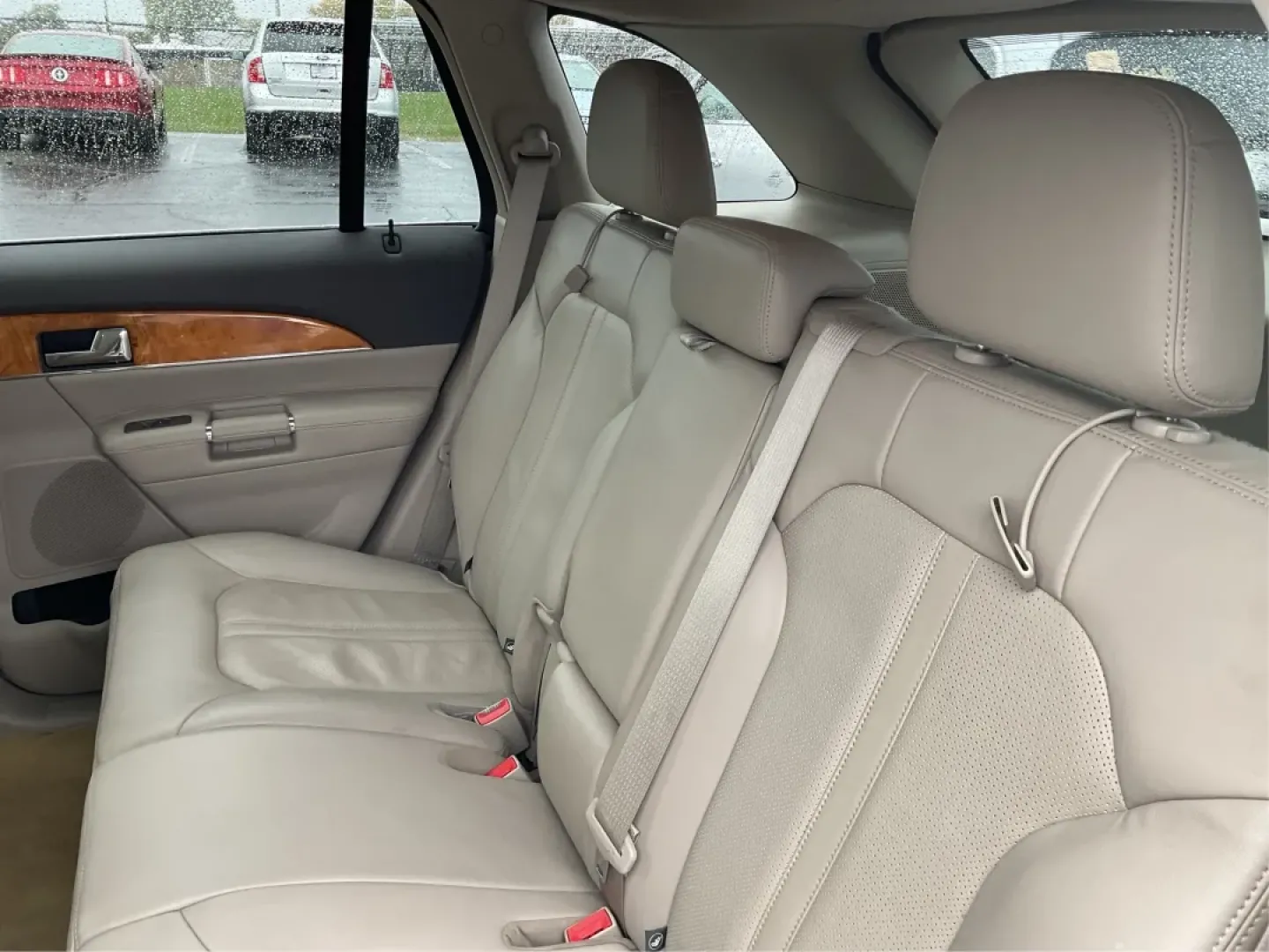 2014 Lincoln MKX Base (2LMDJ8JK4EB) with an Other engine, located at 1230 East Main St, Xenia, OH, 45385, (937) 908-9800, 39.688026, -83.910172 - 2014 Lincoln MKX Base - Photo#10