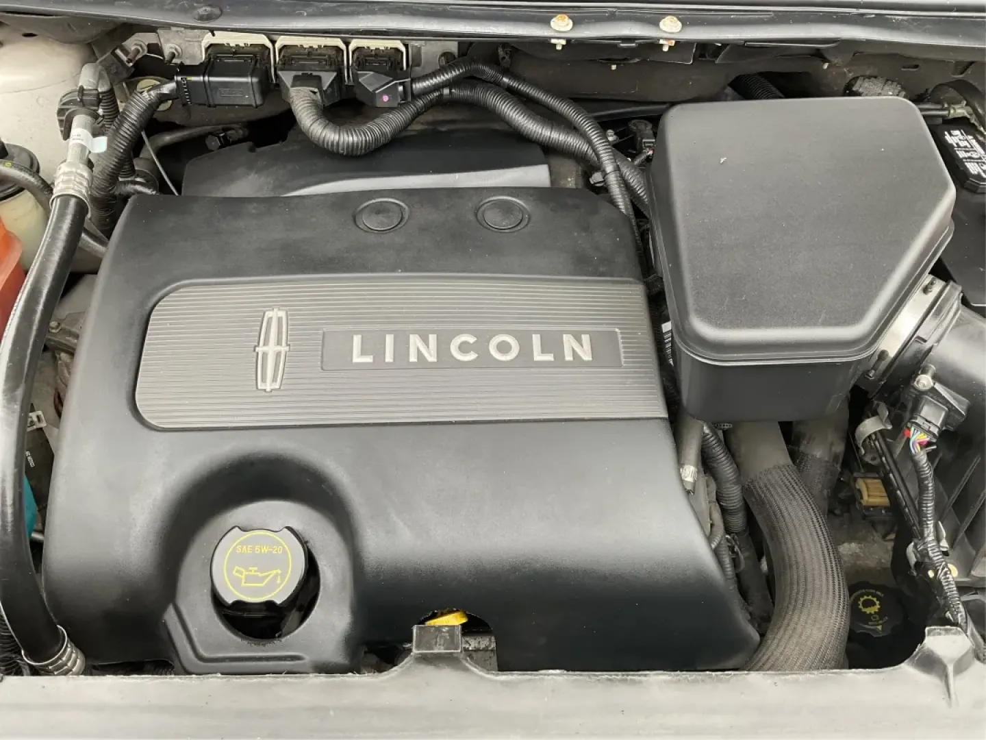 2014 Lincoln MKX Base (2LMDJ8JK4EB) with an Other engine, located at 1230 East Main St, Xenia, OH, 45385, (937) 908-9800, 39.688026, -83.910172 - 2014 Lincoln MKX Base - Photo#11