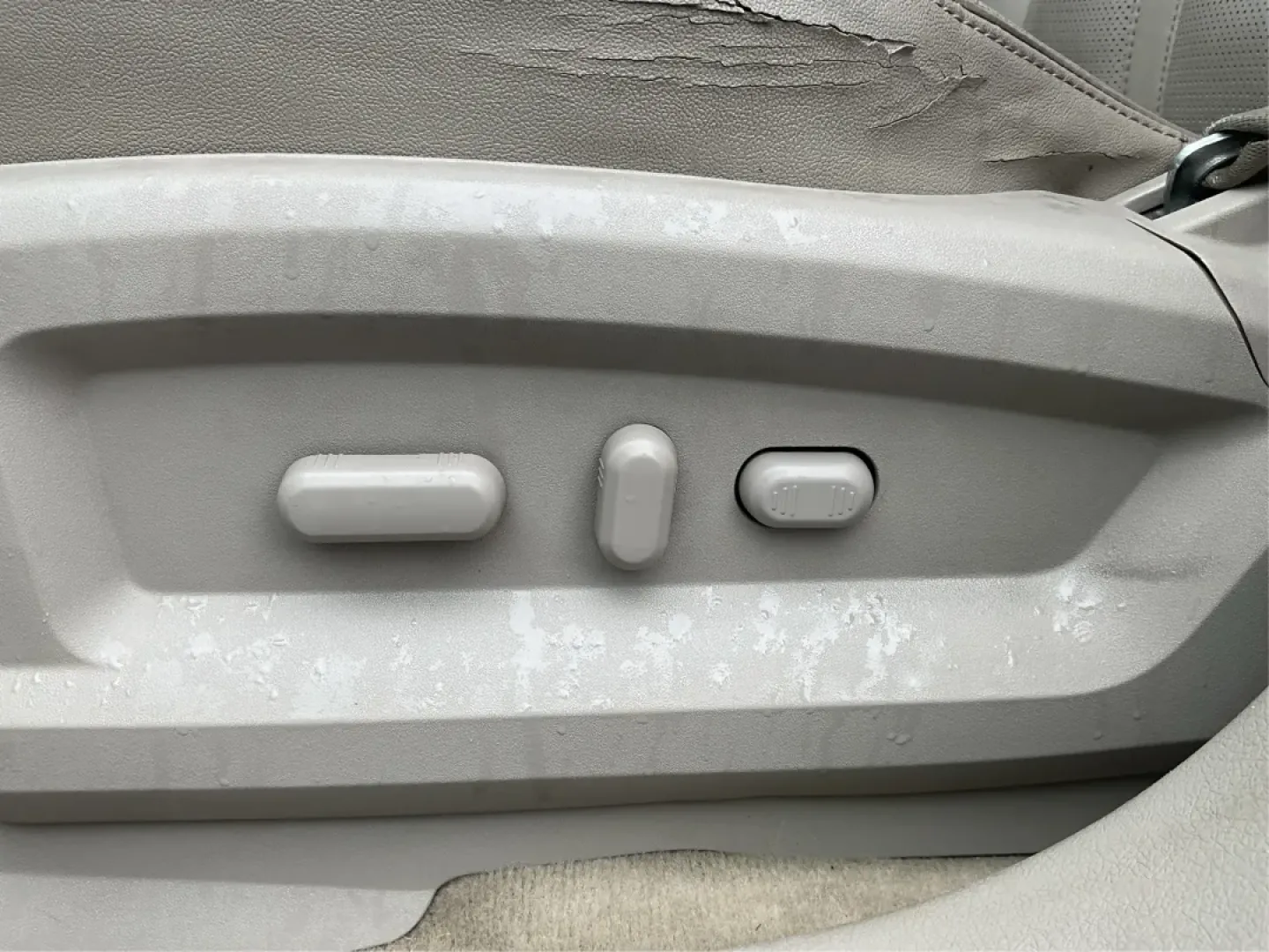 2014 Lincoln MKX Base (2LMDJ8JK4EB) with an Other engine, located at 1230 East Main St, Xenia, OH, 45385, (937) 908-9800, 39.688026, -83.910172 - 2014 Lincoln MKX Base - Photo#18