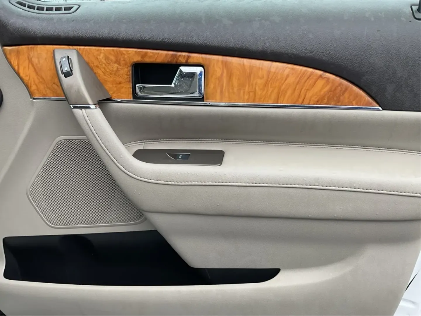 2014 Lincoln MKX Base (2LMDJ8JK4EB) with an Other engine, located at 1230 East Main St, Xenia, OH, 45385, (937) 908-9800, 39.688026, -83.910172 - 2014 Lincoln MKX Base - Photo#20