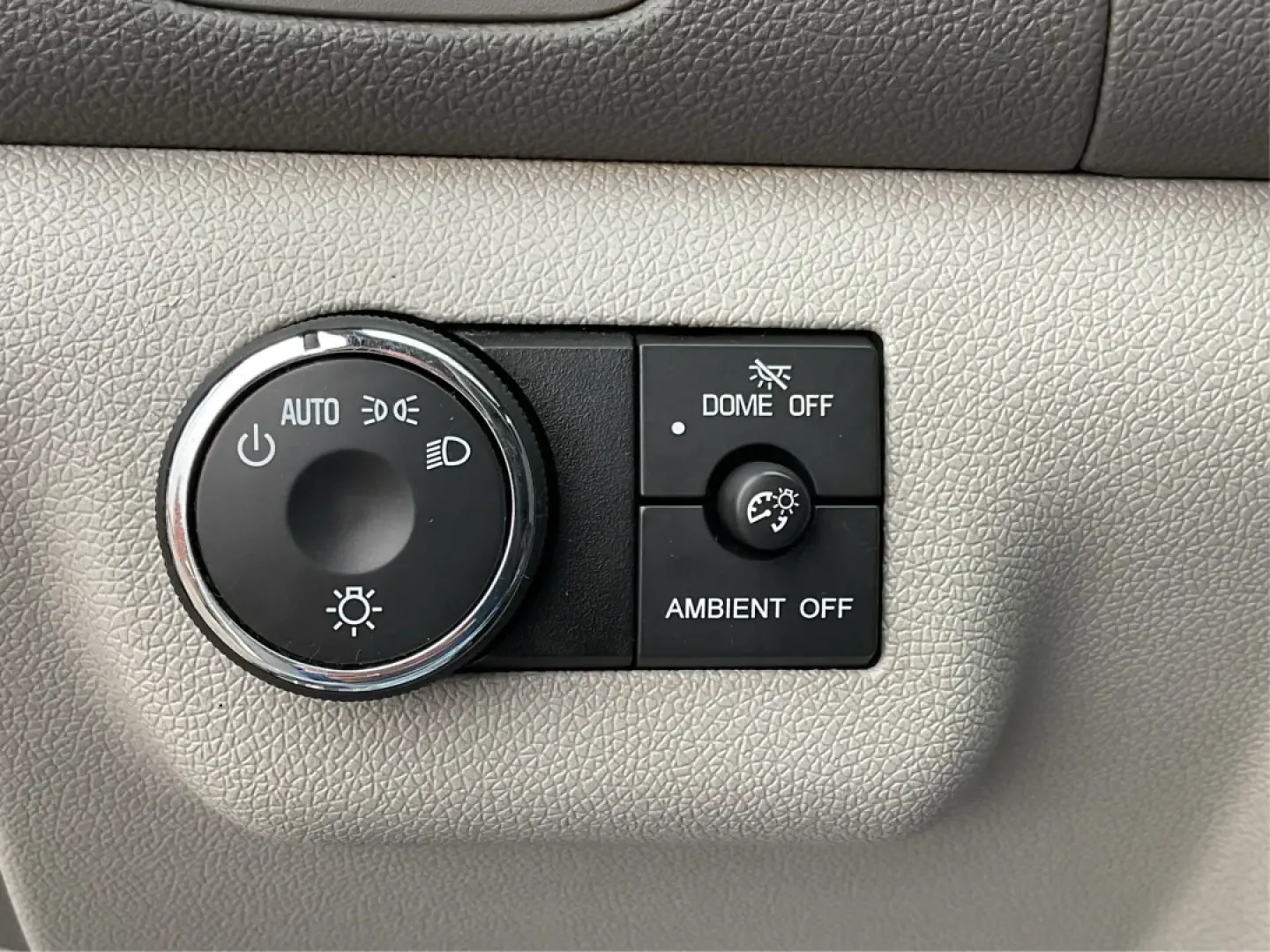 2014 Buick Enclave Leather (5GAKRBKD2EJ) with an 3.6L V-6 gasoline direct injection engine, located at 4508 South Dixie Dr, Moraine, OH, 45439, (937) 908-9800, 39.689976, -84.218452 - **Elevate Your Family Adventures with the 2014 Buick Enclave at Advantage Car and Credit - Moraine!**<br /> <br /> If you're searching for a vehicle that can effortlessly accommodate your growing family, tackle weekend adventures, and offer the comfort and space you deserve, look no further than thi - Photo#17