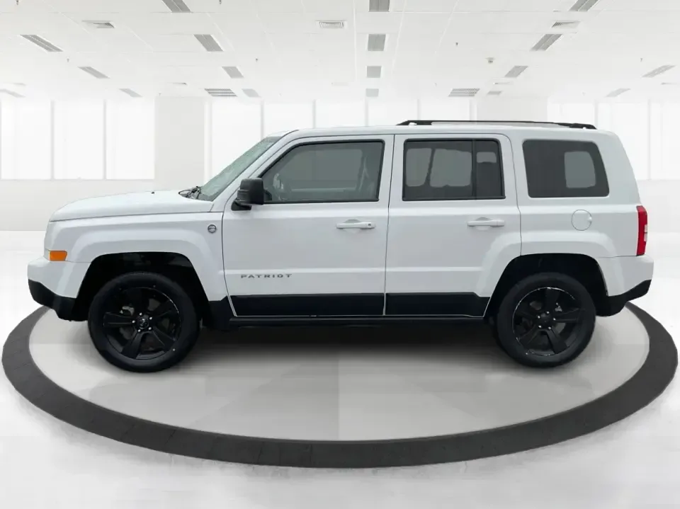 2016 Jeep Patriot Sport (1C4NJRBB5GD) with an 2.4L I-4 DOHC engine, Automatic transmission, located at 1230 East Main St, Xenia, OH, 45385, (937) 908-9800, 39.688026, -83.910172 - **Adventure Awaits with this 2016 Jeep Patriot Sport at Advantage Car and Credit - New Carlisle!**<br /> <br /> Are you ready to embrace the road less traveled? Whether you're planning weekend getaways with family or searching for the perfect commuter car that can handle a bit of adventure, this 201 - Photo#5