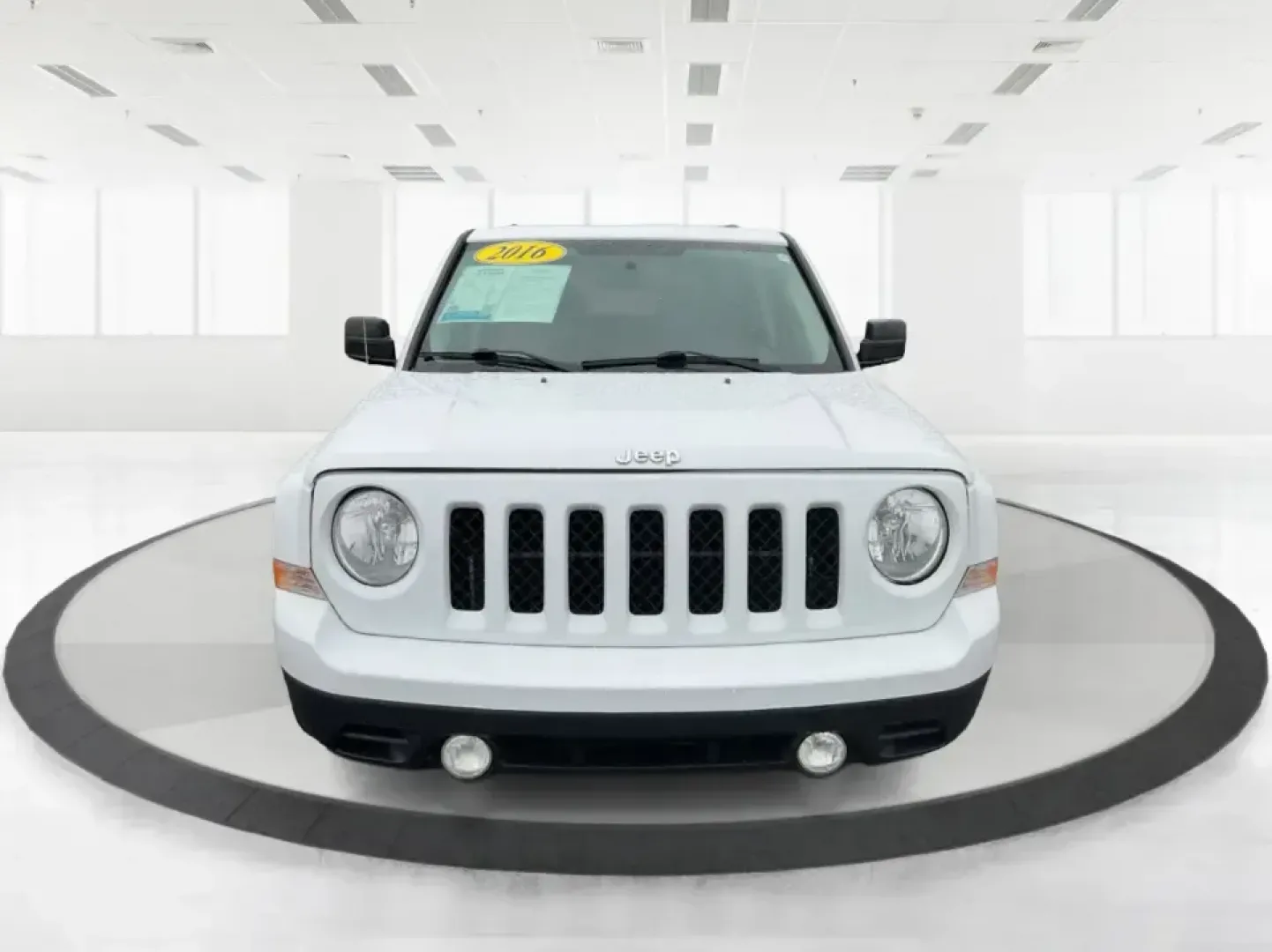 2016 Jeep Patriot Sport (1C4NJRBB5GD) with an 2.4L I-4 DOHC engine, Automatic transmission, located at 1230 East Main St, Xenia, OH, 45385, (937) 908-9800, 39.688026, -83.910172 - **Adventure Awaits with this 2016 Jeep Patriot Sport at Advantage Car and Credit - New Carlisle!**<br /> <br /> Are you ready to embrace the road less traveled? Whether you're planning weekend getaways with family or searching for the perfect commuter car that can handle a bit of adventure, this 201 - Photo#7