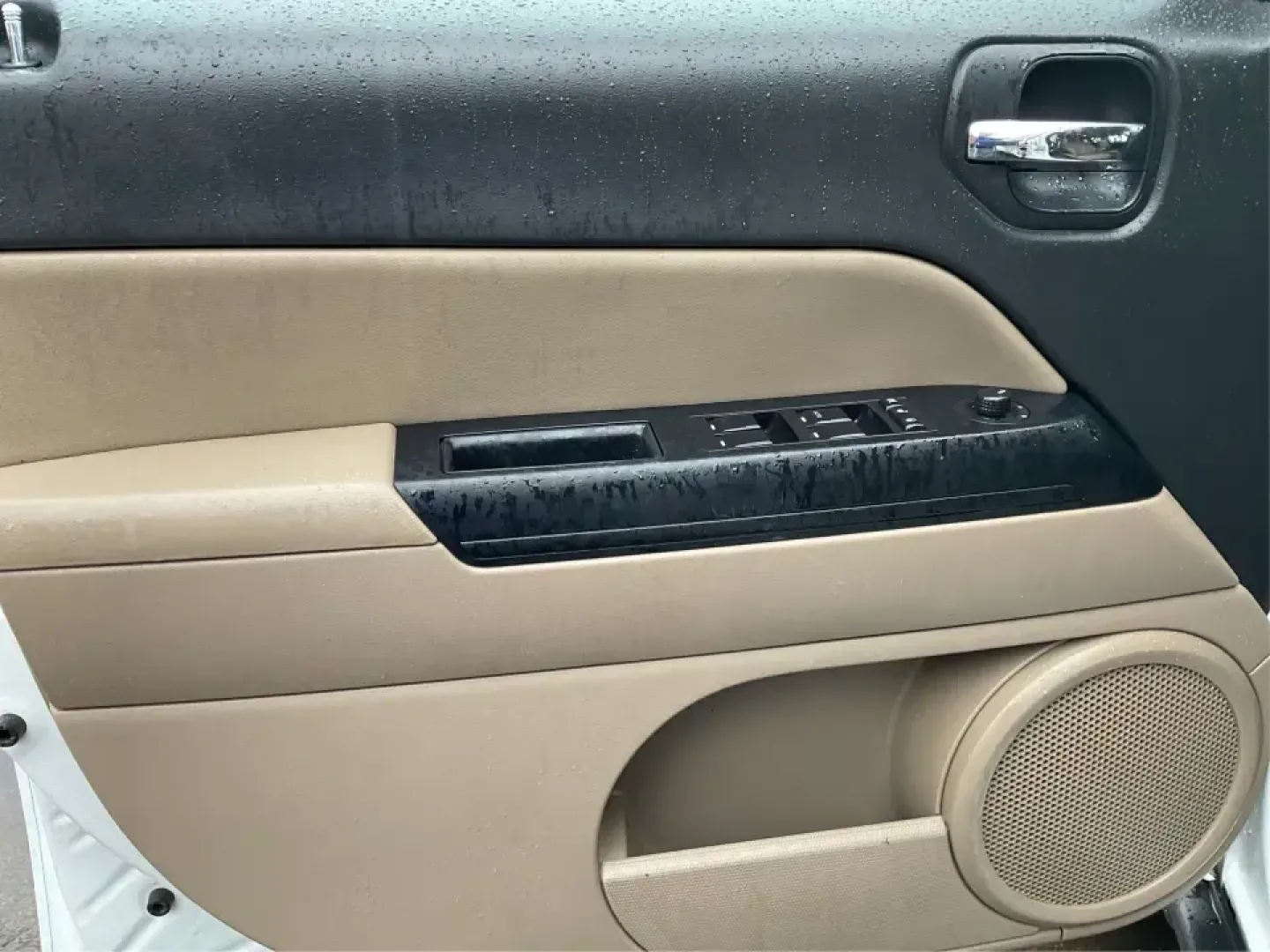 2016 Jeep Patriot Sport (1C4NJRBB5GD) with an 2.4L I-4 DOHC engine, Automatic transmission, located at 1230 East Main St, Xenia, OH, 45385, (937) 908-9800, 39.688026, -83.910172 - **Adventure Awaits with this 2016 Jeep Patriot Sport at Advantage Car and Credit - New Carlisle!**<br /> <br /> Are you ready to embrace the road less traveled? Whether you're planning weekend getaways with family or searching for the perfect commuter car that can handle a bit of adventure, this 201 - Photo#17