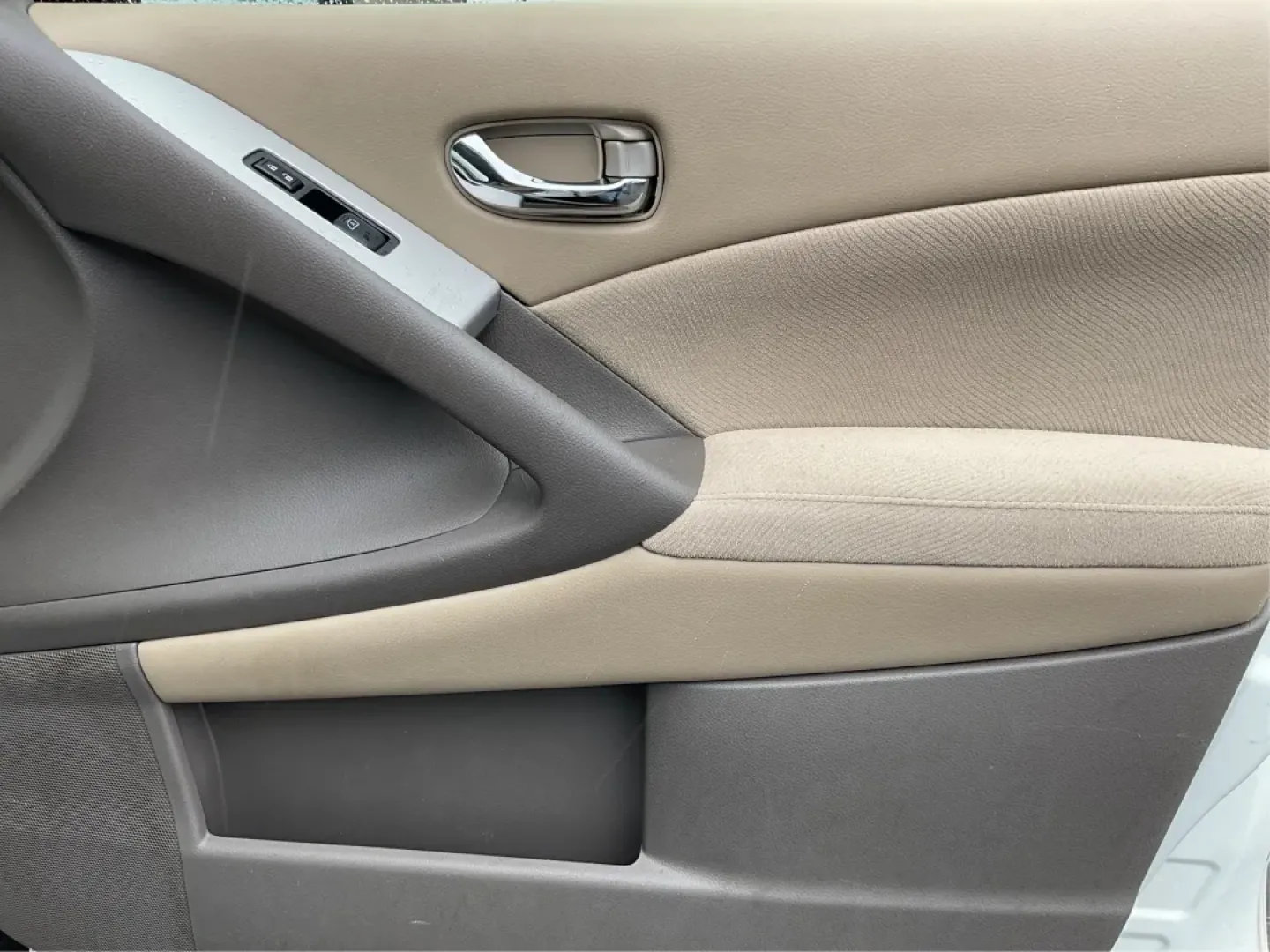 2014 Nissan Murano SV (JN8AZ1MW9EW) with an 3.5L V-6 DOHC engine, located at 401 Woodman Dr, Riverside, OH, 45431, (937) 908-9800, 39.760899, -84.123421 - **Discover the Perfect Blend of Style and Functionality with the 2014 Nissan Murano SV Your Ideal SUV for Riverside Adventures!**<br /> <br /> Are you searching for a versatile vehicle that can keep up with your busy lifestyle? Look no further! The 2014 Nissan Murano SV, available at Advantage Car - Photo#19