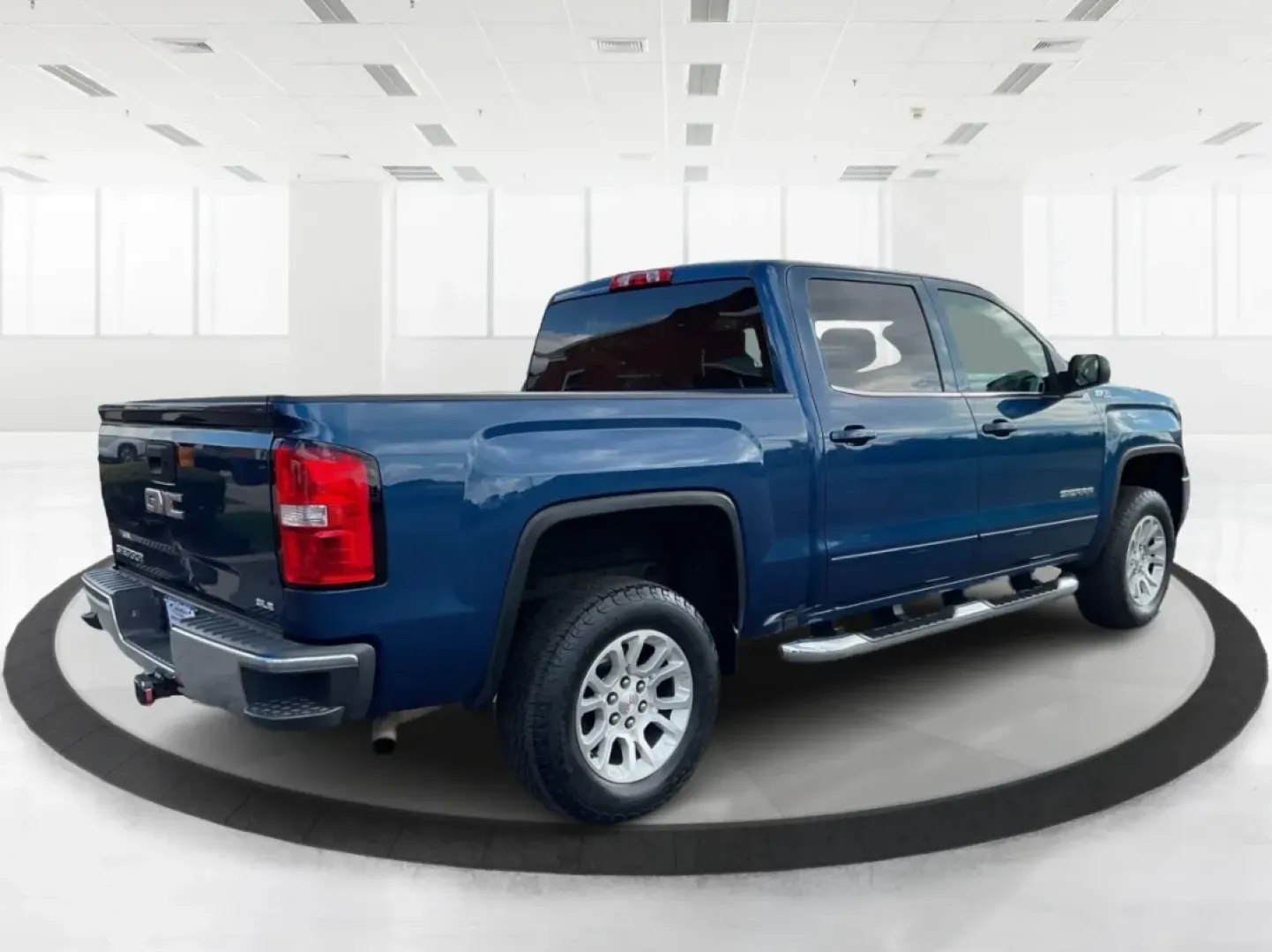 2018 GMC Sierra 1500 SLE (3GTU2MEC2JG) with an 5.3 engine, located at 1230 East Main St, Xenia, OH, 45385, (937) 908-9800, 39.688026, -83.910172 - Elevate your lifestyle with the unparalleled capability and comfort of the 2018 GMC Sierra 1500 SLE, now available at Advantage Car and Credit in Xenia, OH. This crew cab truck is not just a vehicle; it's a versatile companion for weekend adventures, family outings, and daily commutes alike. If you' - Photo#2