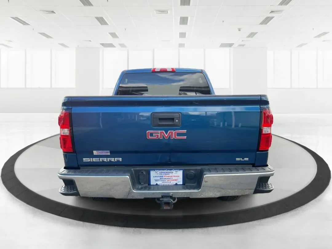 2018 GMC Sierra 1500 SLE (3GTU2MEC2JG) with an 5.3 engine, located at 1230 East Main St, Xenia, OH, 45385, (937) 908-9800, 39.688026, -83.910172 - Elevate your lifestyle with the unparalleled capability and comfort of the 2018 GMC Sierra 1500 SLE, now available at Advantage Car and Credit in Xenia, OH. This crew cab truck is not just a vehicle; it's a versatile companion for weekend adventures, family outings, and daily commutes alike. If you' - Photo#3
